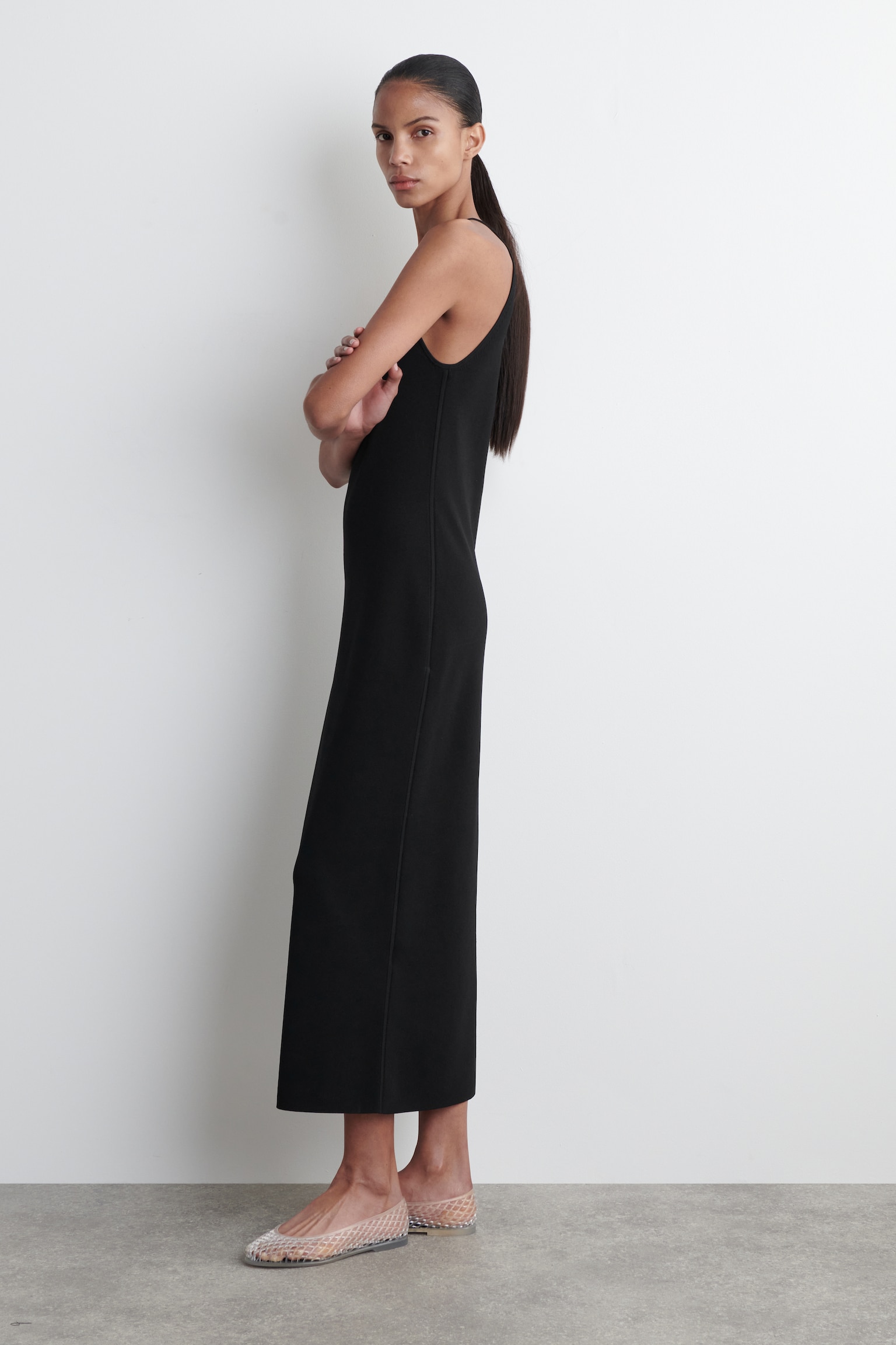 VESTIDO MIDI DE PUNTO CONTORNEADO - NEGRO - 3