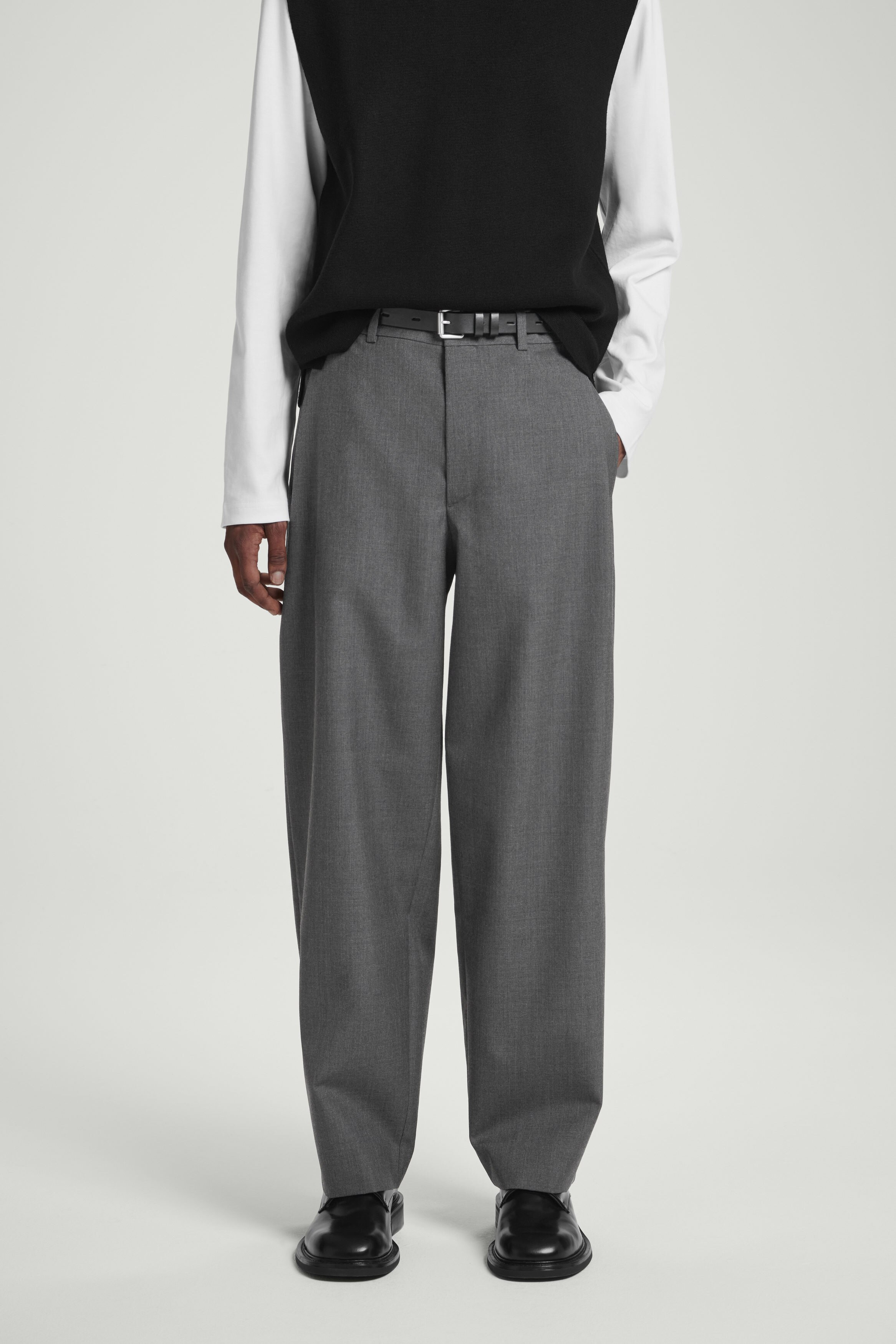スラックス IONSEOUL Stripe Back Banding Wide Slacks (2color) JE1052 WOOL-HOPSACK PANTS - WIDE - GRAY | COS