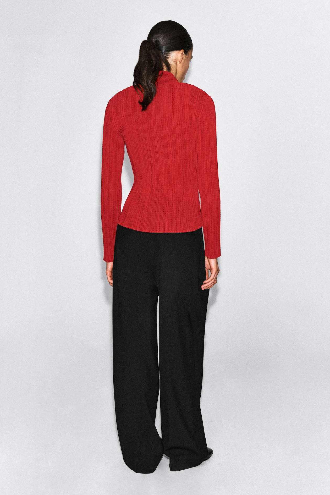 PLEATED JACQUARD CARDIGAN — RED