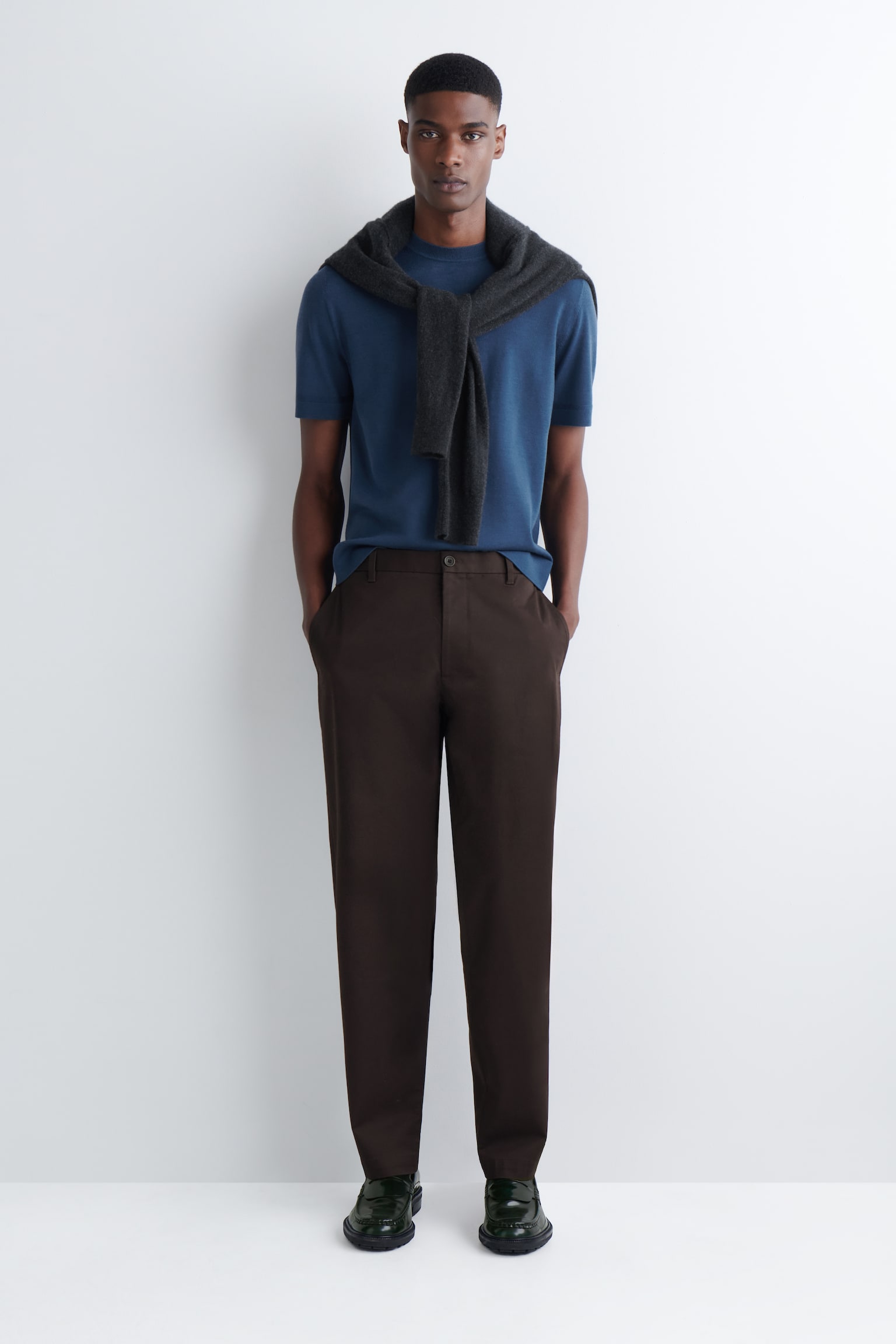 COTTON SLIM-FIT STRAIGHT-LEG CHINOS - חום/בז' - 1
