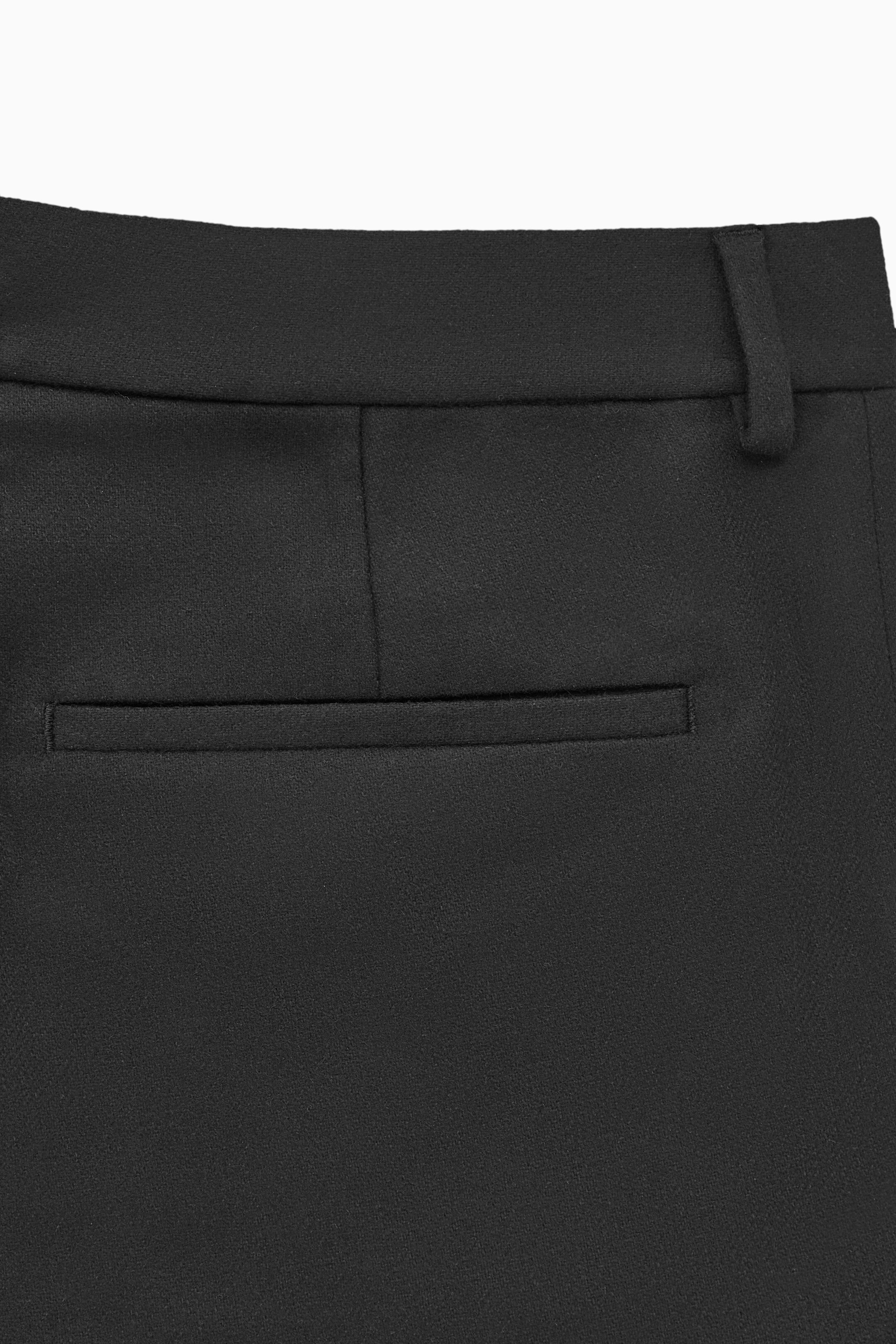 Agrandir l'image: PANTALON FUSELÉ À REVERS LAINE - NOIR - HOMME | H&M CH 2