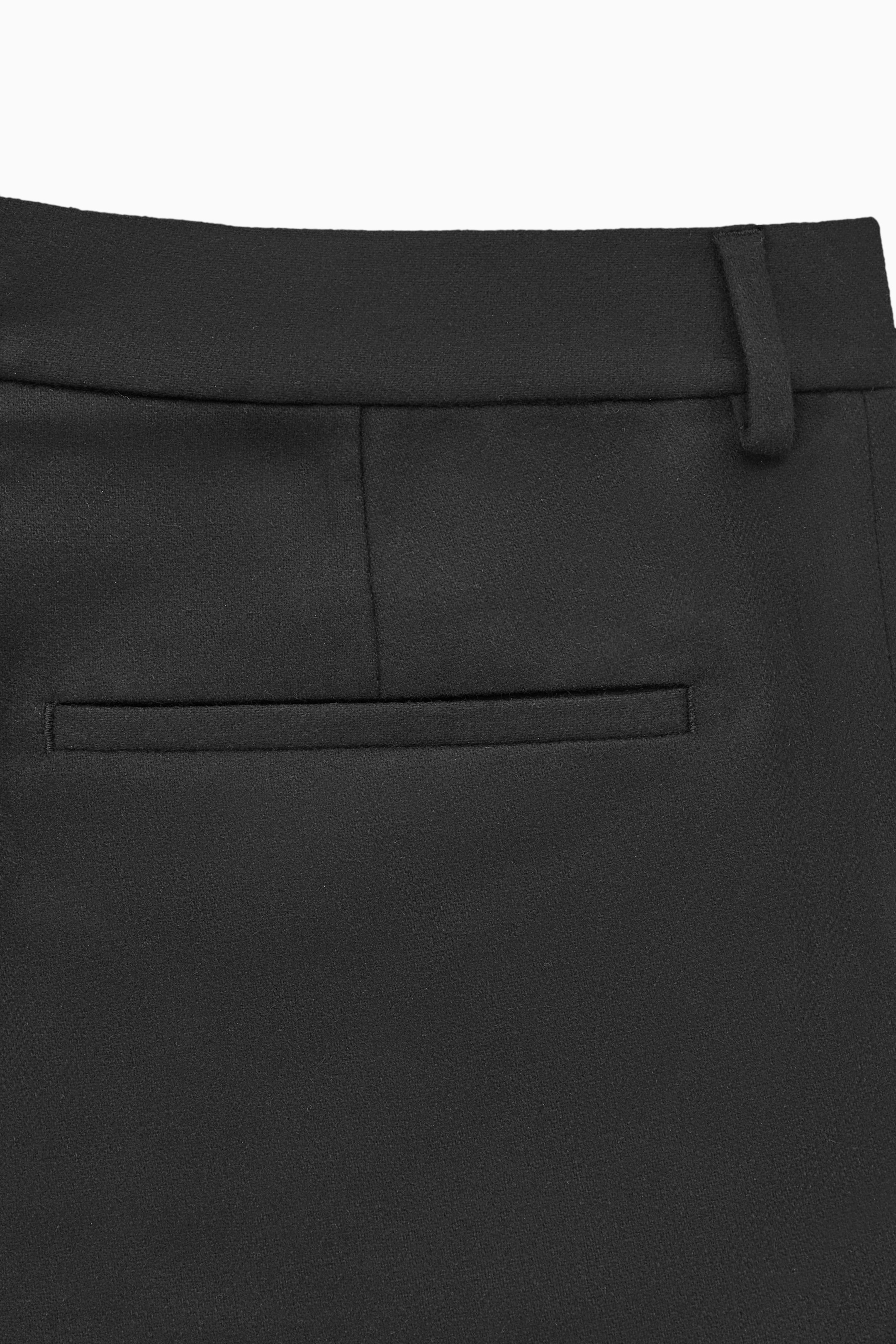 Grösseres Bild ansehen: SCHMAL ZULAUFENDE WOLLHOSE MIT UMSCHLAG - SCHWARZ - HERREN | H&M CH 2