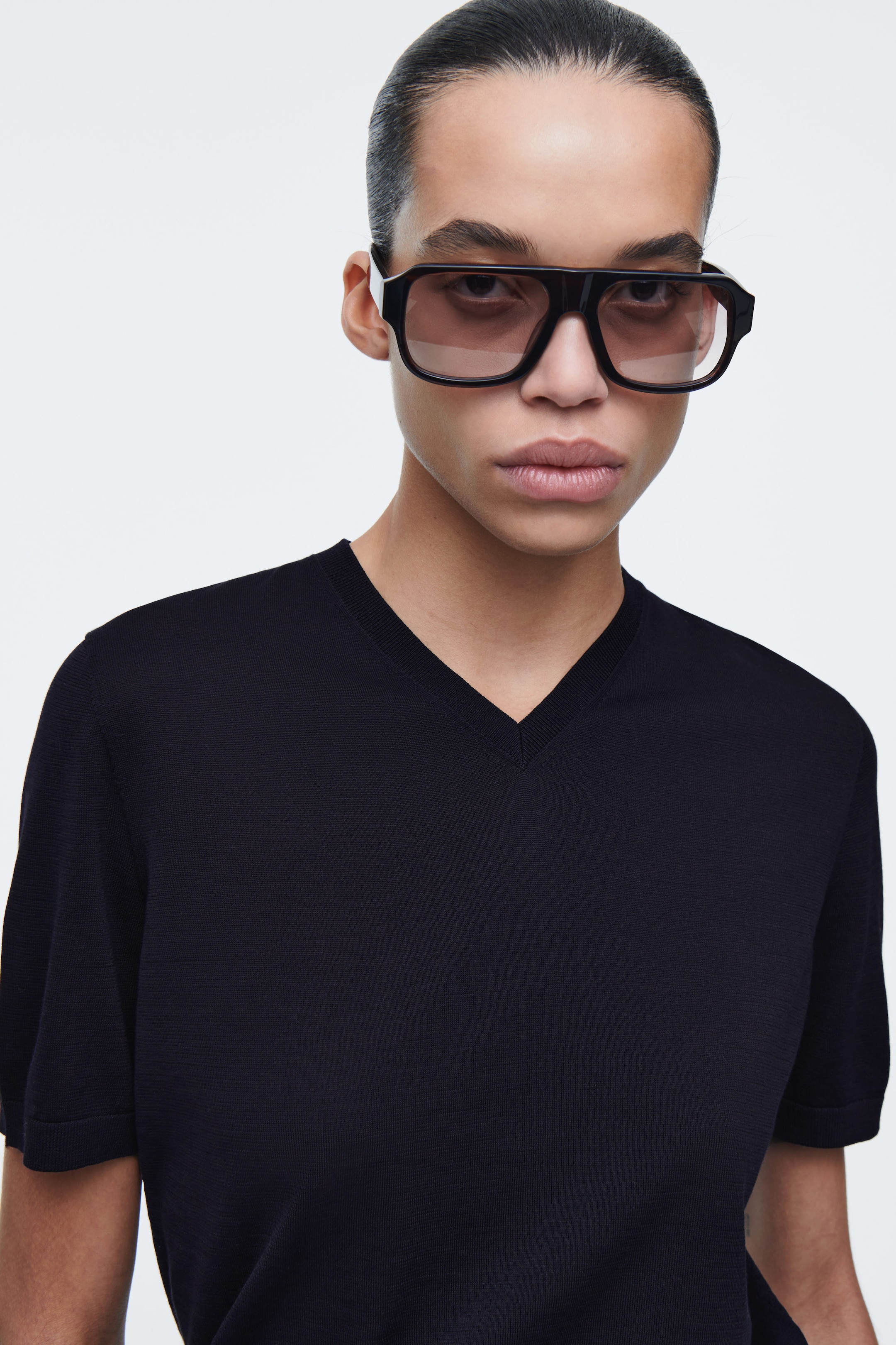 STICKAD V-RINGAD T-SHIRT I BOMULL