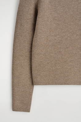 SCULPTED-SHOULDER MERINO WOOL JUMPER — BEIGE 6