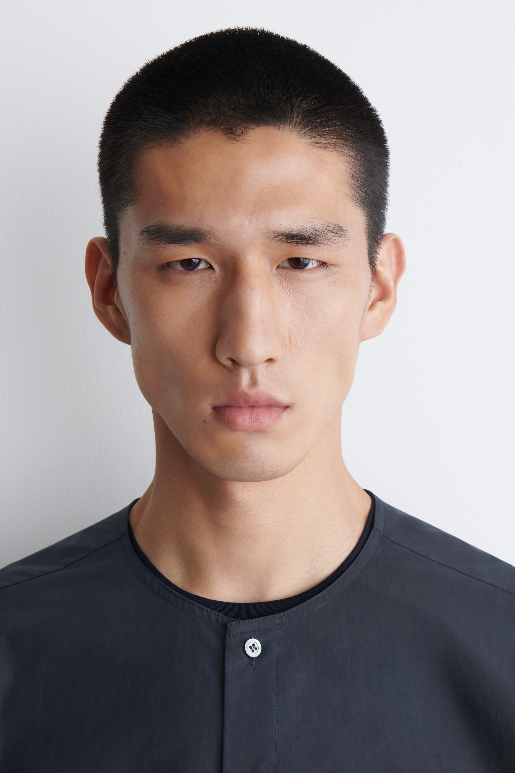 Größeres Bild ansehen: KRAGENLOSES HEMD AUS PIMA-BAUMWOLLE - NAVYBLAU - Men | H&M DE 3
