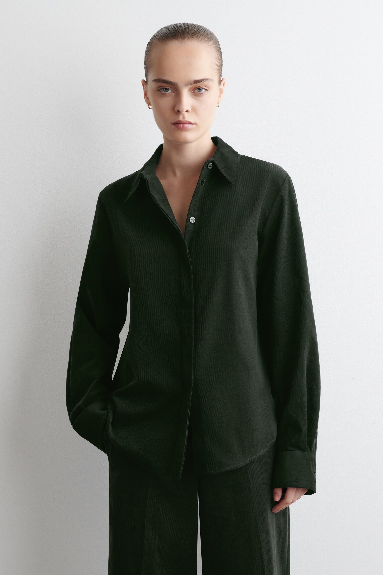 CHEMISE EN VELOURS CÔTELÉ - VERT FONCÉ