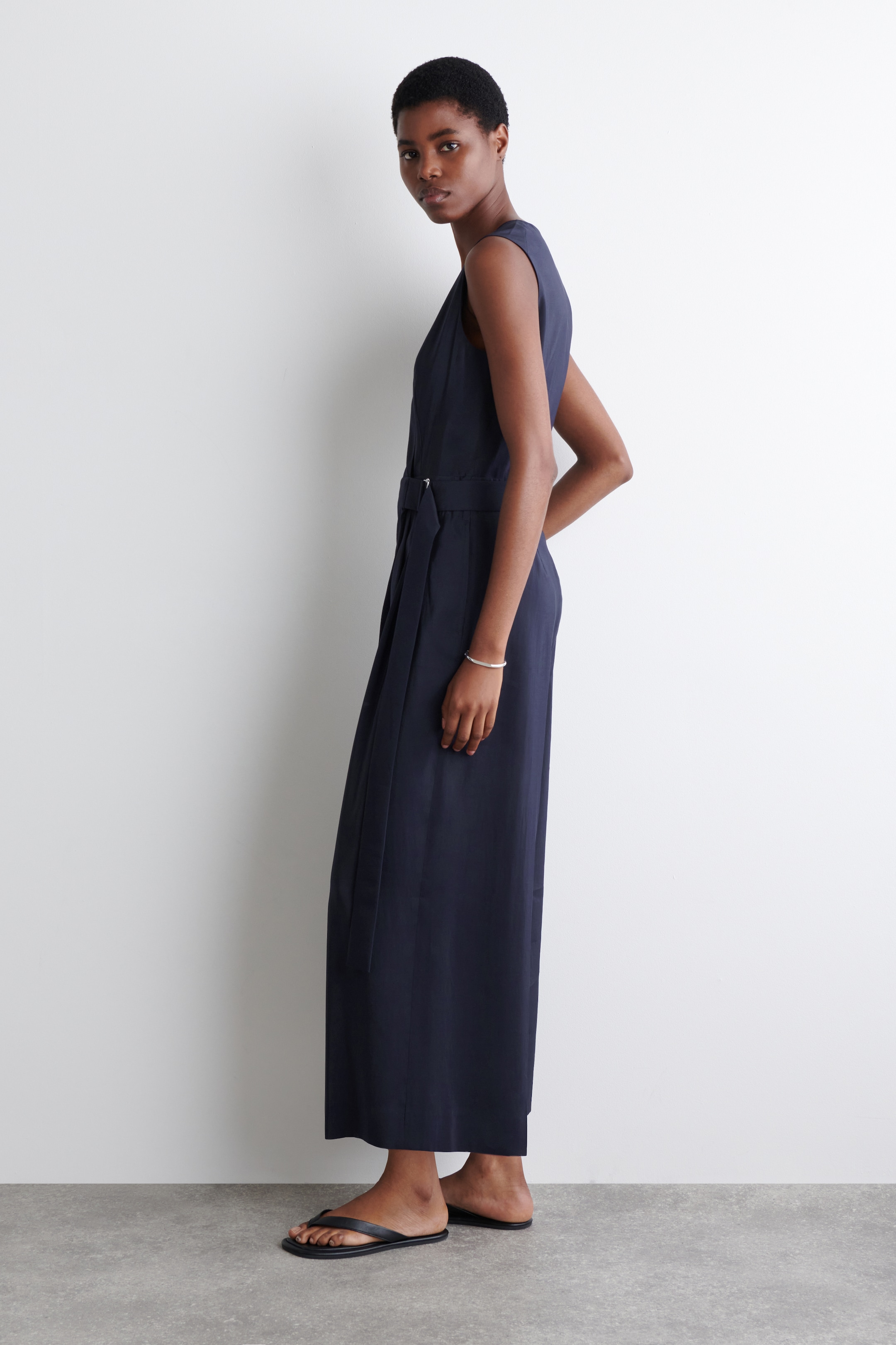 Преглед на по-голямо изображение: WRAP-FRONT JUMPSUIT - ТЪМНОСИН - ЖЕНИ | H&M BG 2