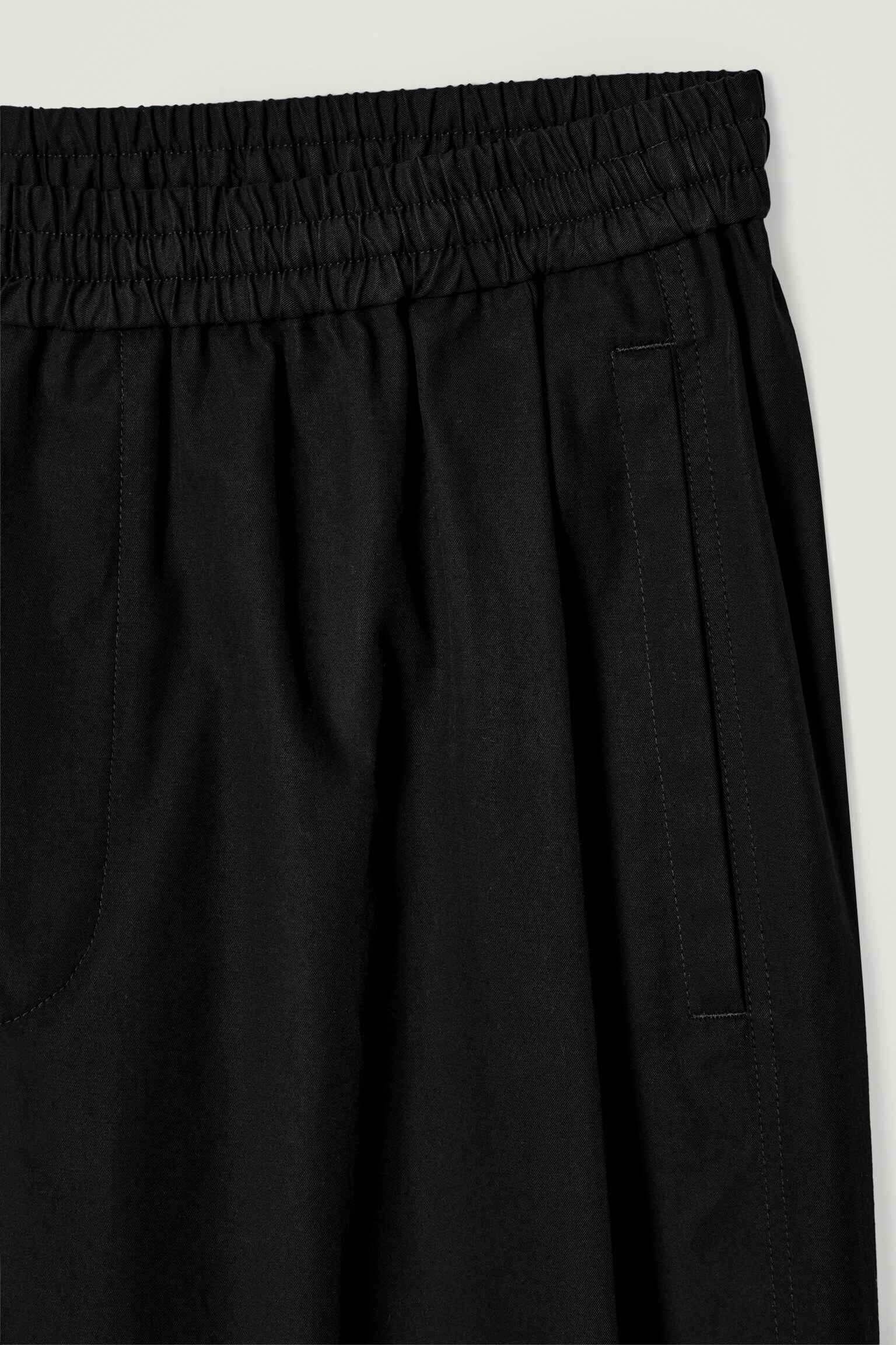 PANTALONI CROPPED ELASTICIZZATI A GAMBA LARGA - NERO/TALPA - 4