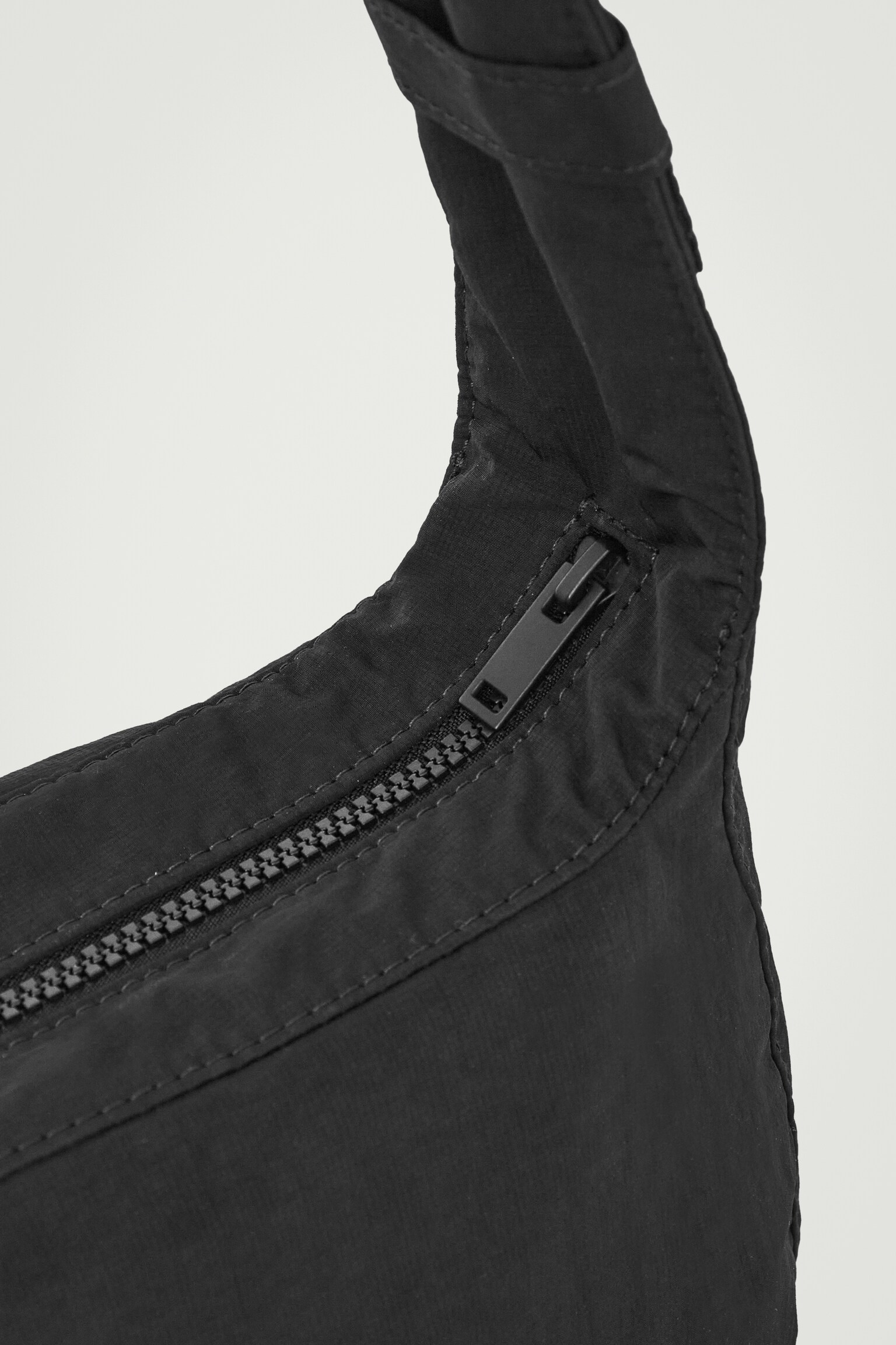 BOLSO BANDOLERA RESISTENTE AL AGUA - NEGRO - 5