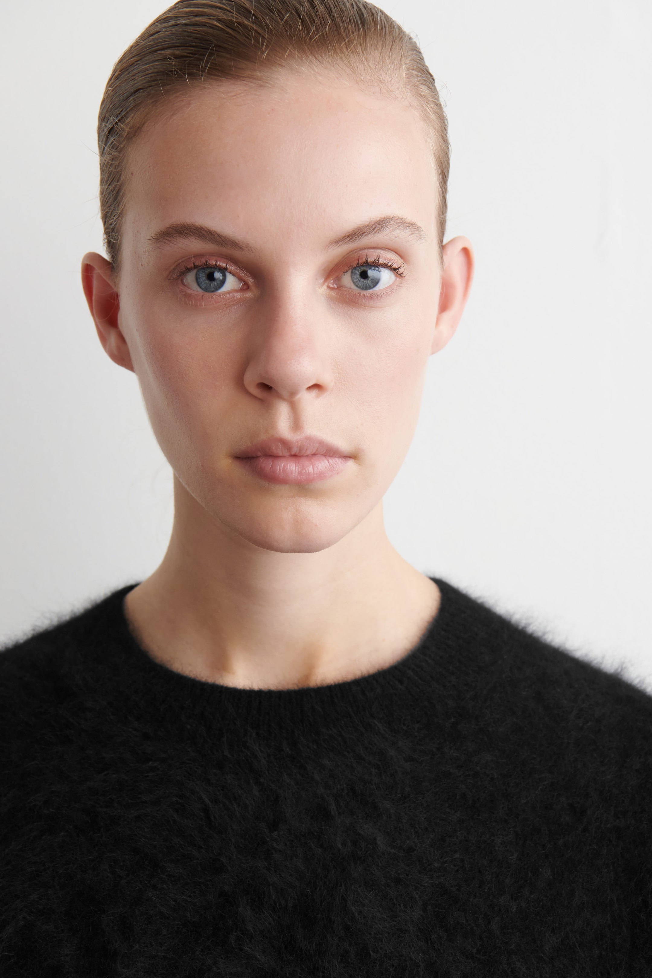 BRUSHED-CASHMERE CREW-NECK JUMPER