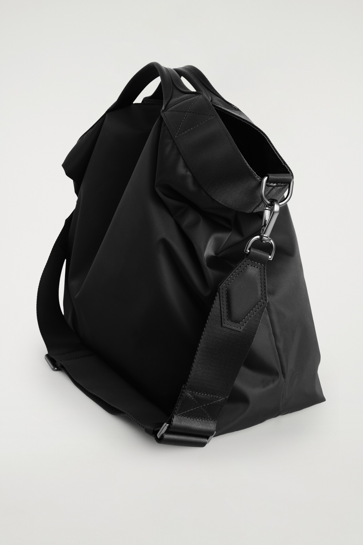 PURSUIT MESSENGER BAG - NYLON - SCHWARZ - 3