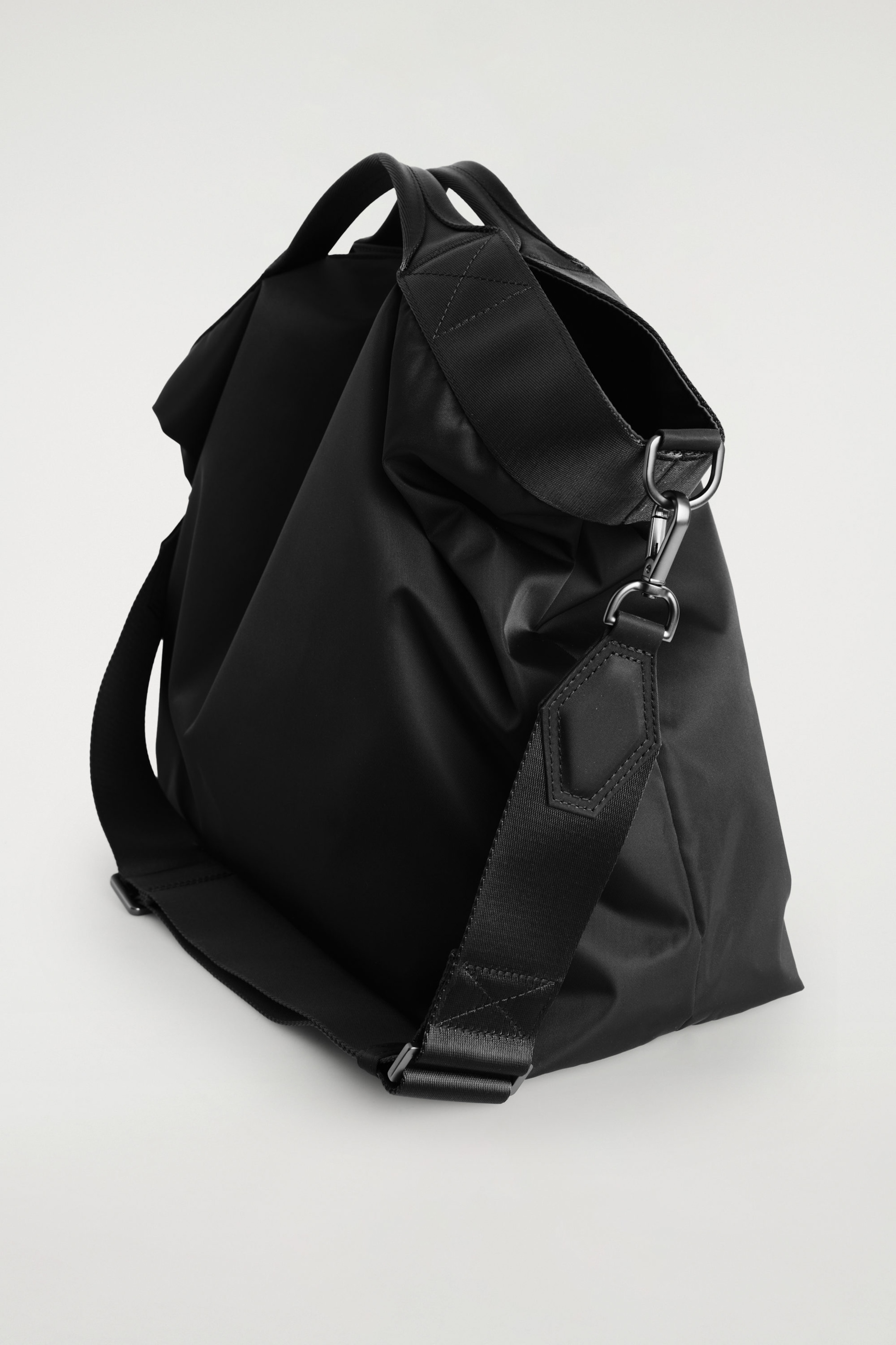 PURSUIT MESSENGER BAG - NYLON