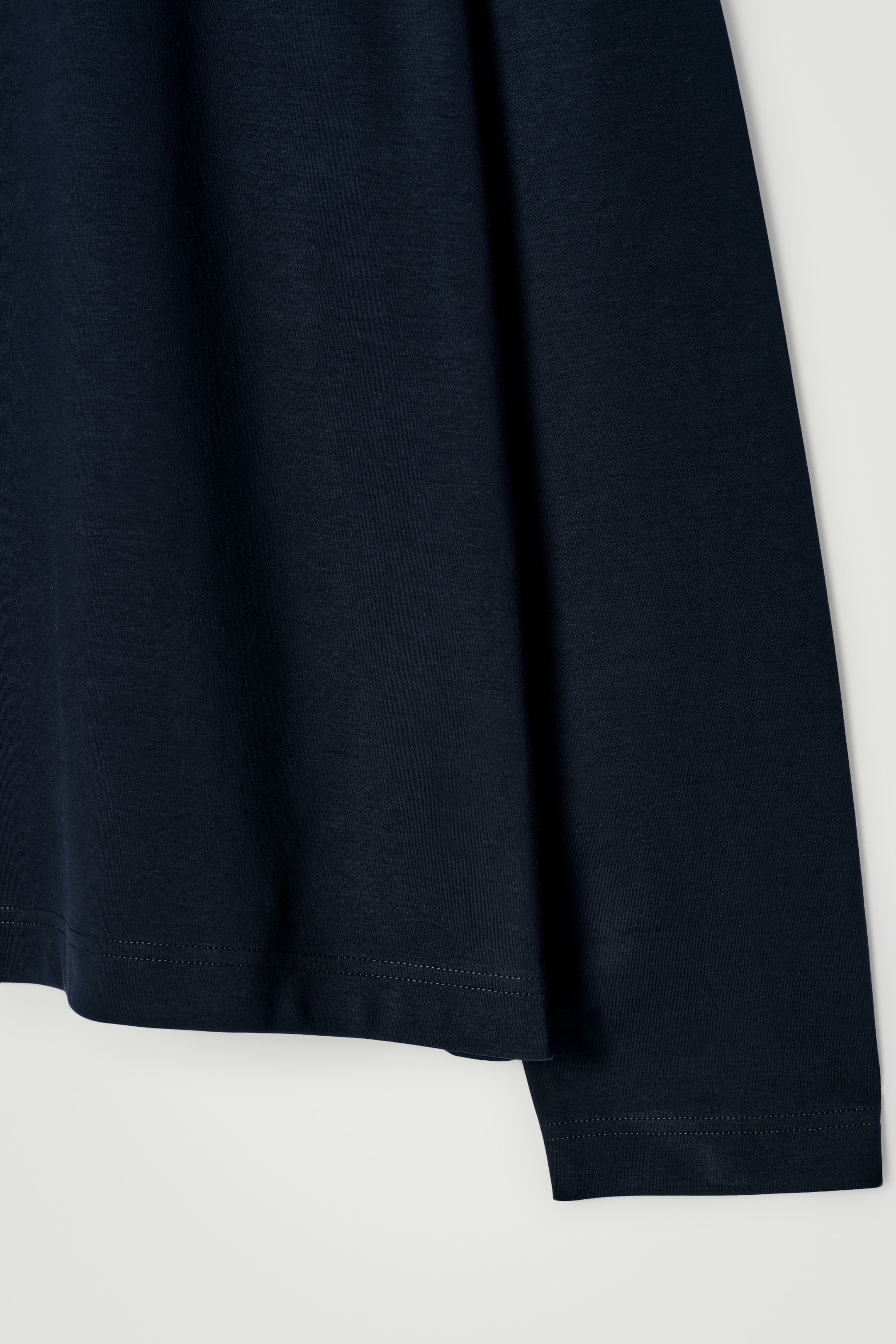 Visa större bild: LÅNGÄRMAD T-SHIRT I JERSEY INTERLOCK - MARINBLÅ - HERR | H&M SE 7