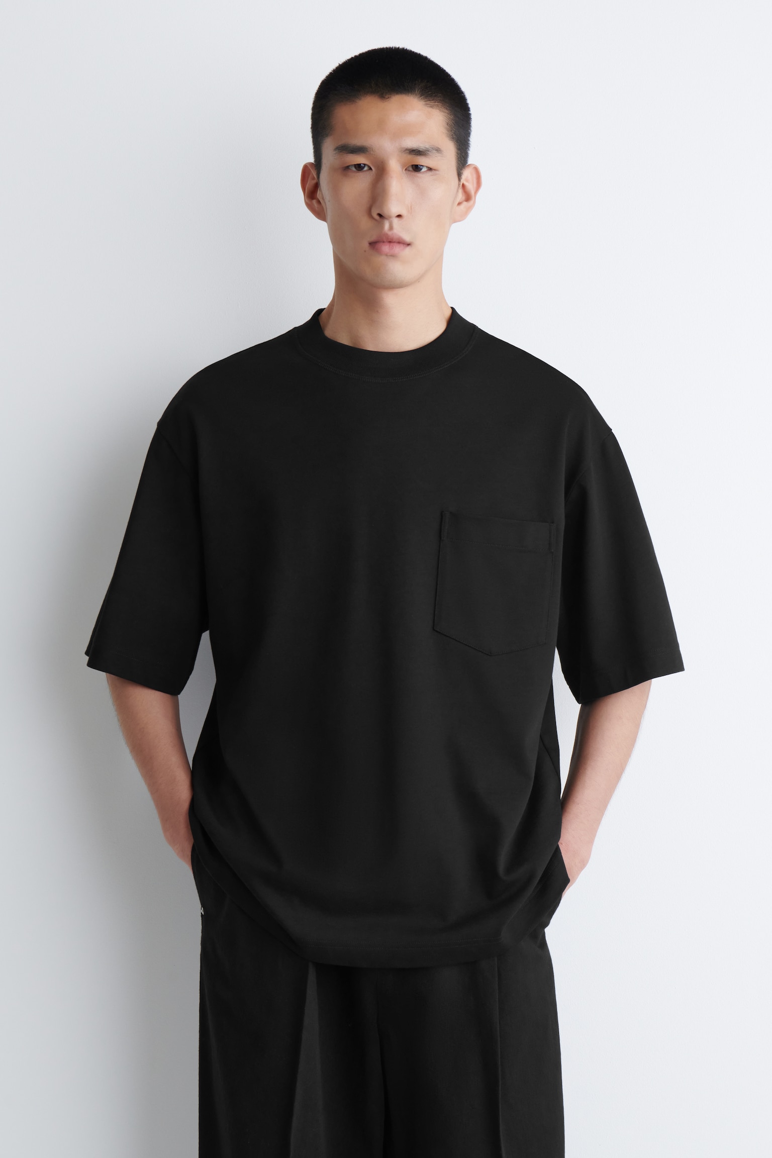 CAMISETA OVERSIZE DE ALGODÓN GRUESO - NEGRO/BLANCO/MARRÓN/RAYAS - 1