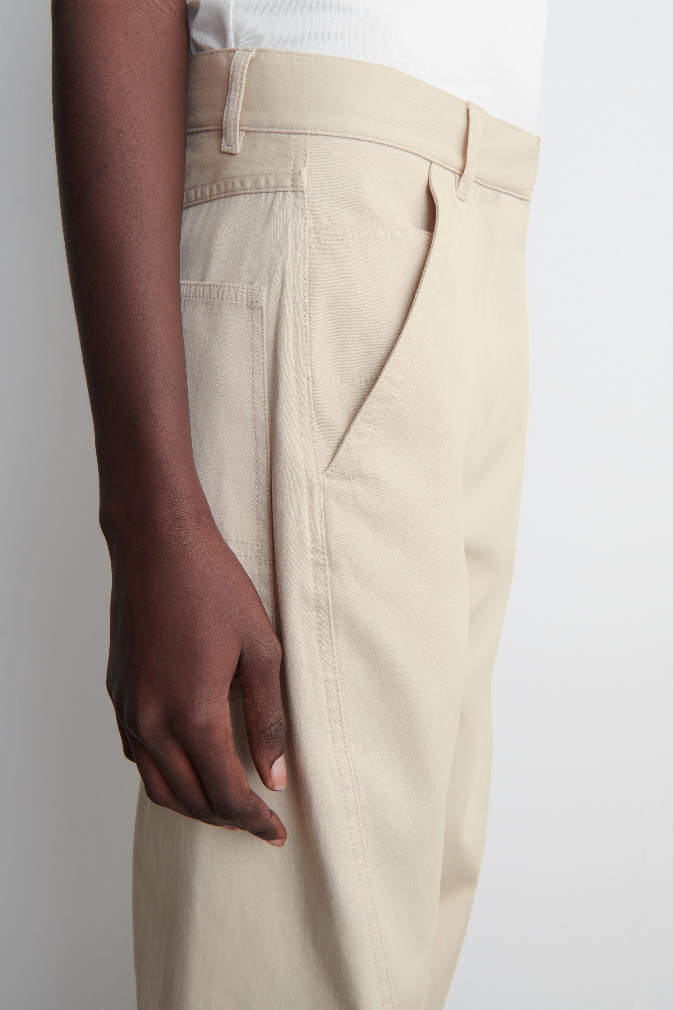 新品未使用完売品【COS】BARREL-LEG COTTON TROUSERS BARREL-LEG COTTON PANTS - OFF-WHITE | COS
