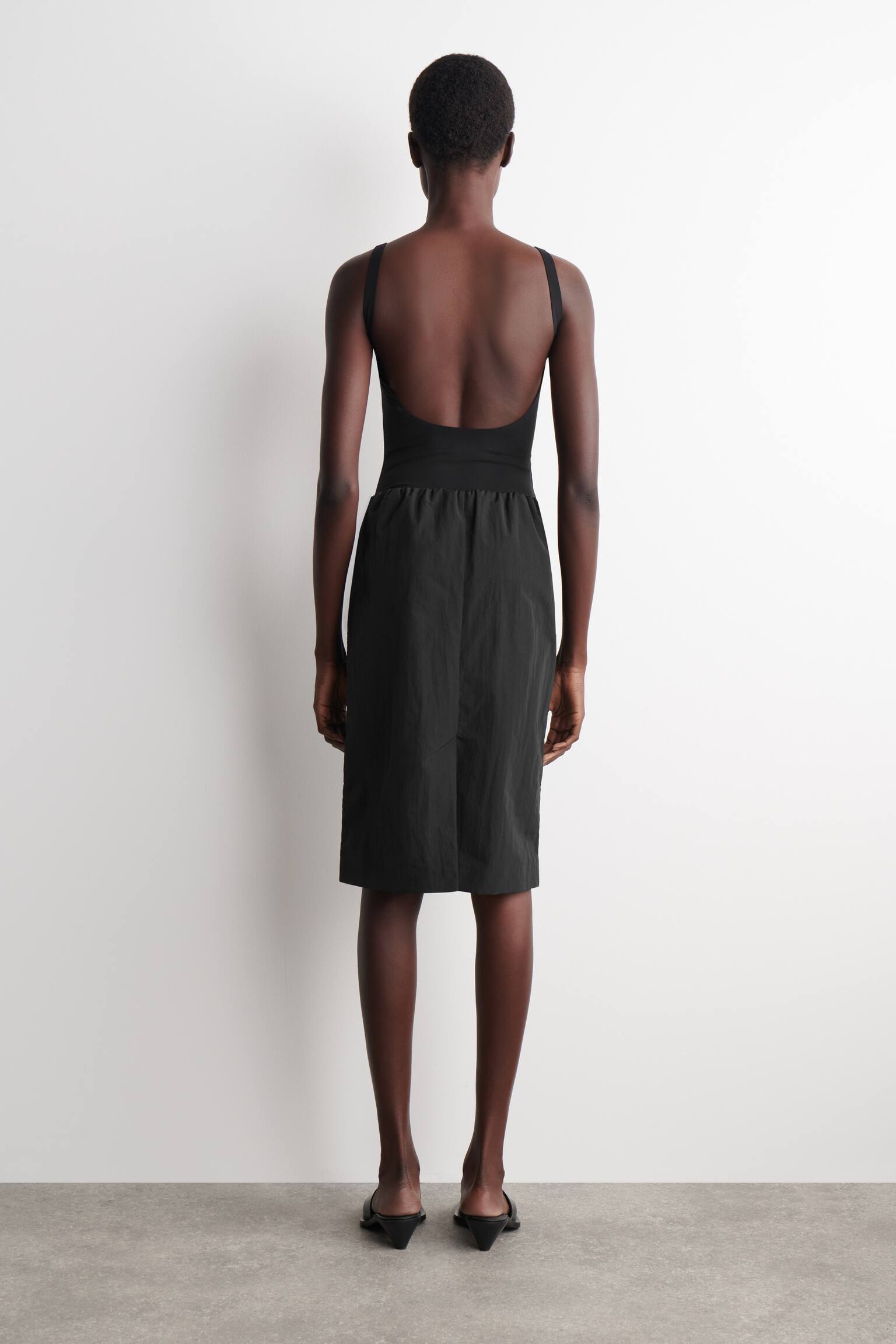 GONNA A TUBINO CON VITA ARRICCIATA - NERO - 6