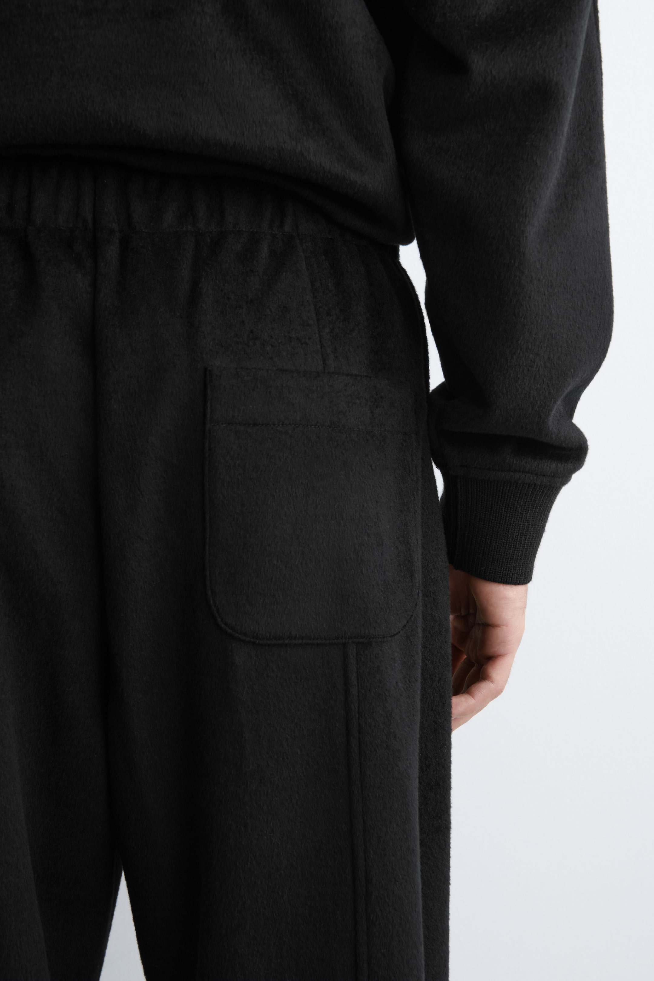 WOOL-BLEND BARREL-LEG PANTS