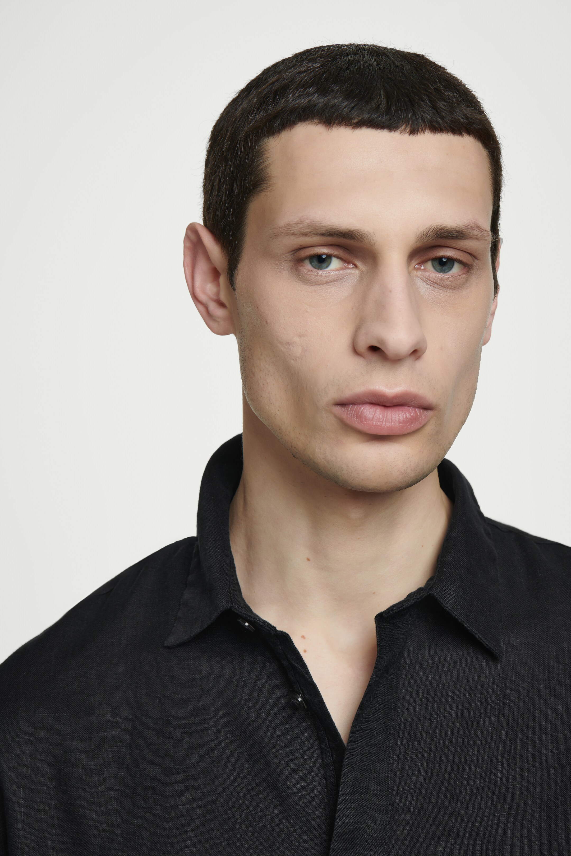 Zobrazit větší obrázek: VOLNÁ LÁNOVÁ KOŠILE - ČERNÁ - MUŽI | H&M CZ 3