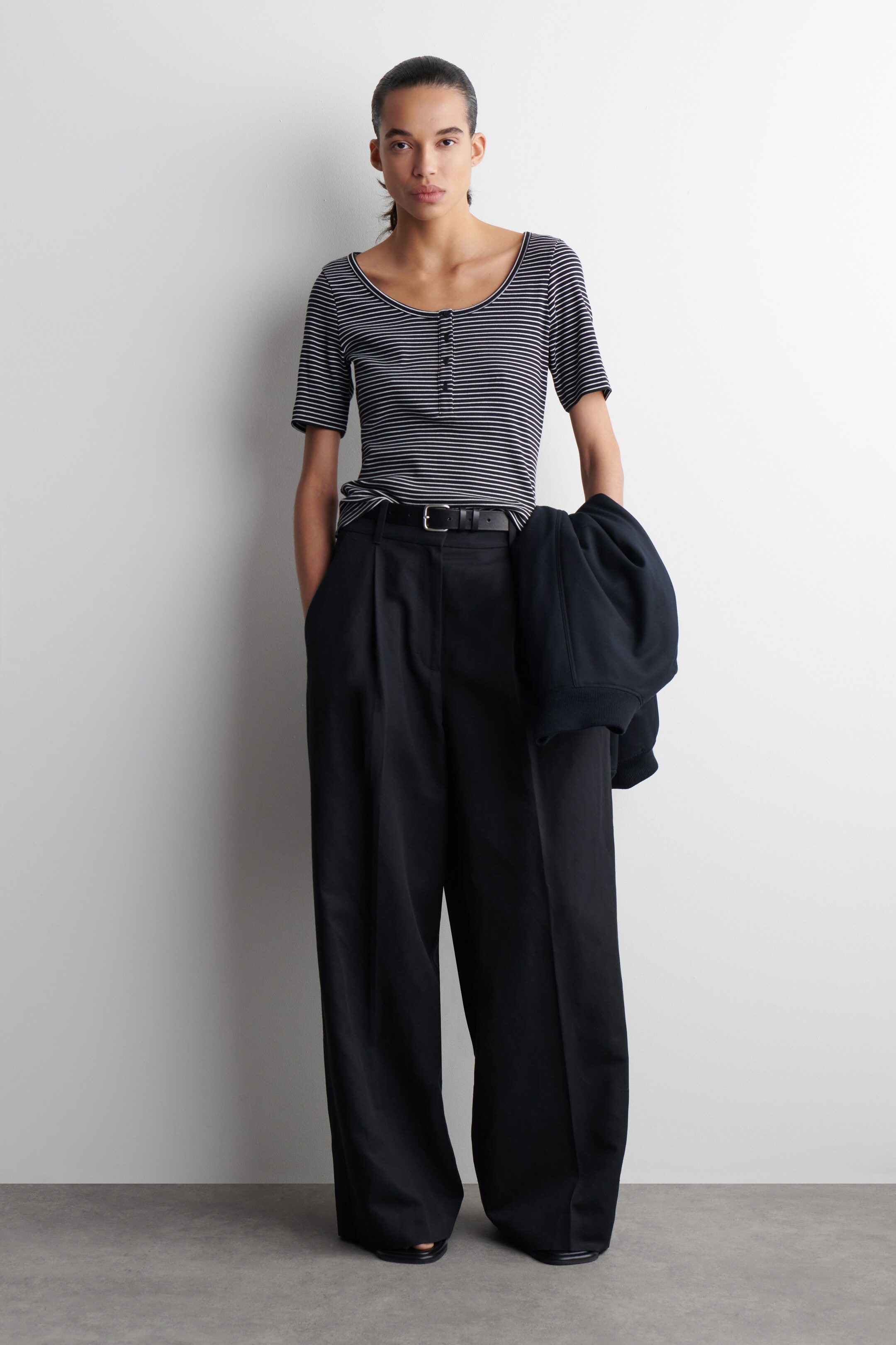 Vezi imaginea mai mare: TRICOU HENLEY RIBBING - BLEUMARIN / CU DUNGI - FEMEI | H&M RO 2