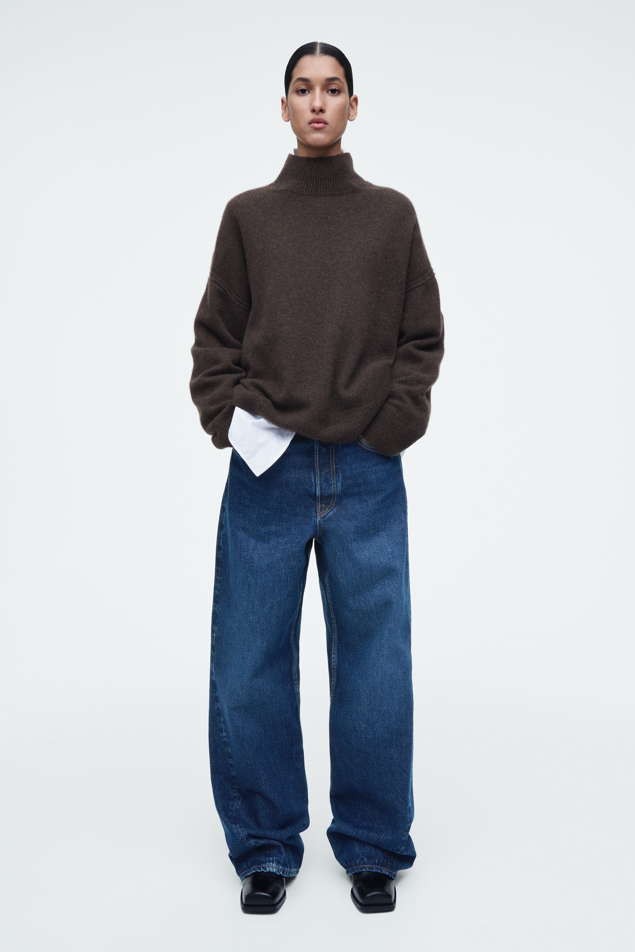 Visa större bild: FACADE JEANS MED RAKA BEN - MÖRKBLÅ - DAM | H&M SE 1