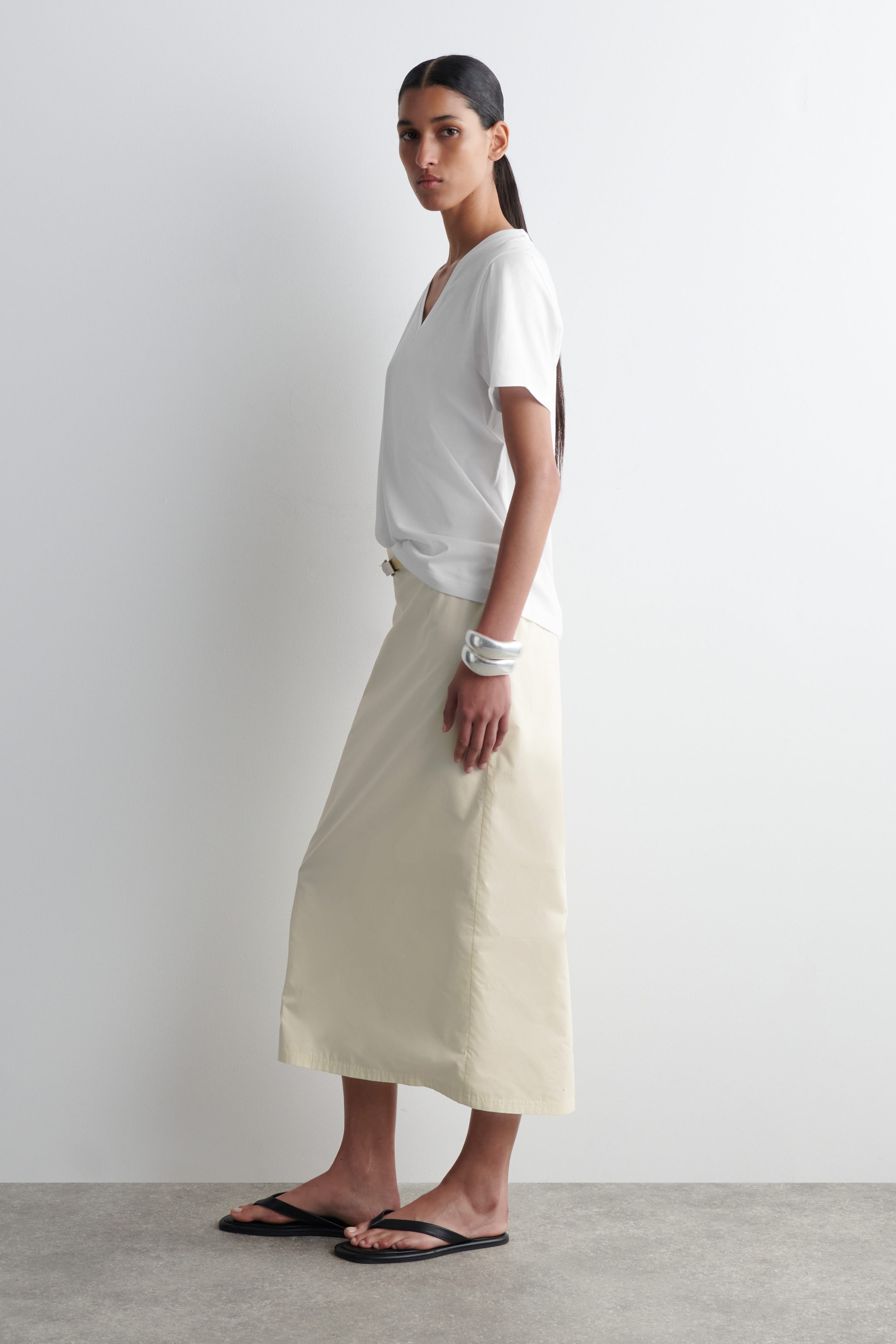 V-NECK COTTON T-SHIRT