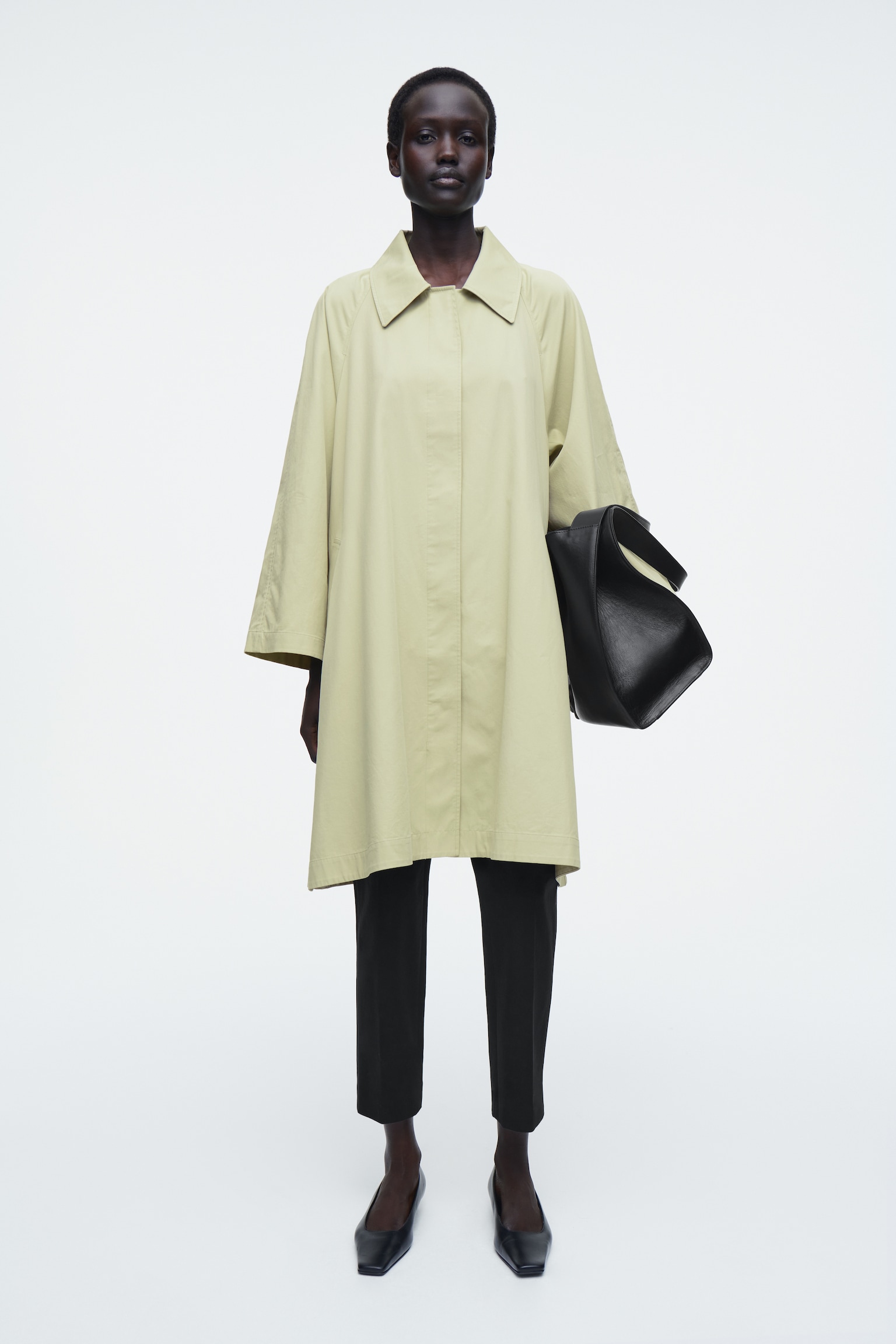 GABARDINA LIGERA OVERSIZE - VERDE CLARO