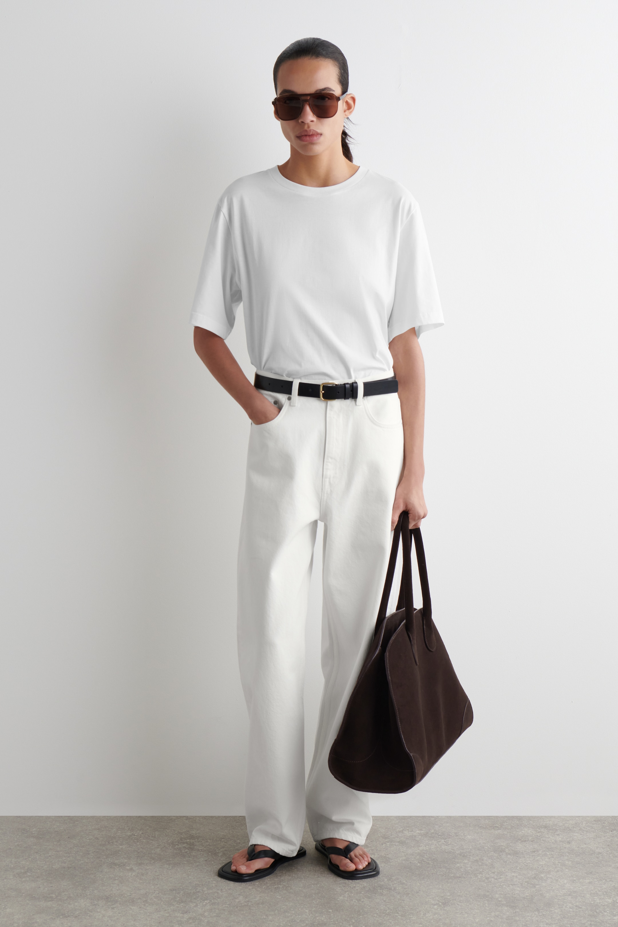 Grösseres Bild ansehen: STUDIO BOWLINGTASCHE - LEDER - DUNKELBRAUNES VELOURSLEDER - DAMEN | H&M CH 2