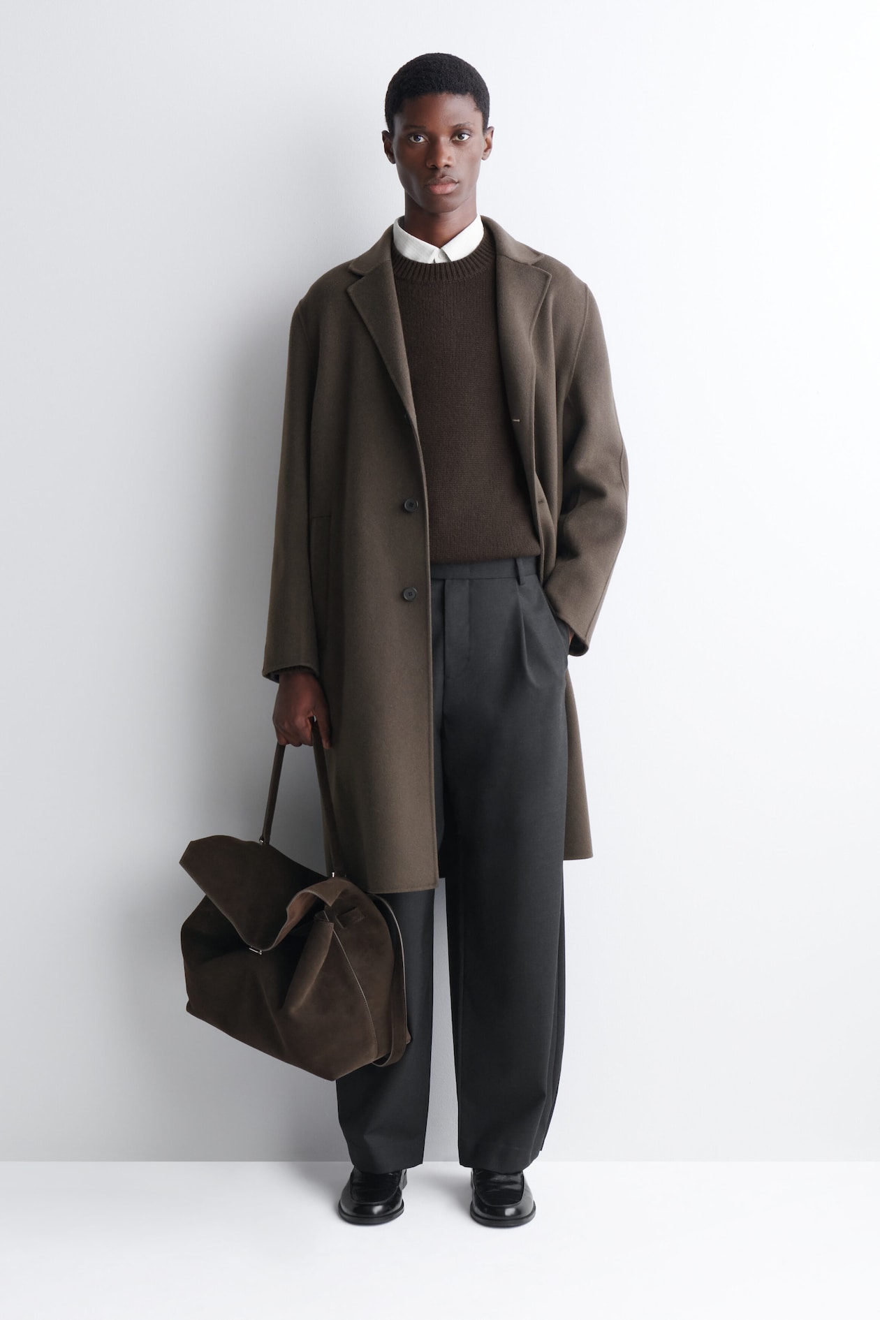 TRULLO OVERSIZED FLAP BAG - LEATHER — EBONY