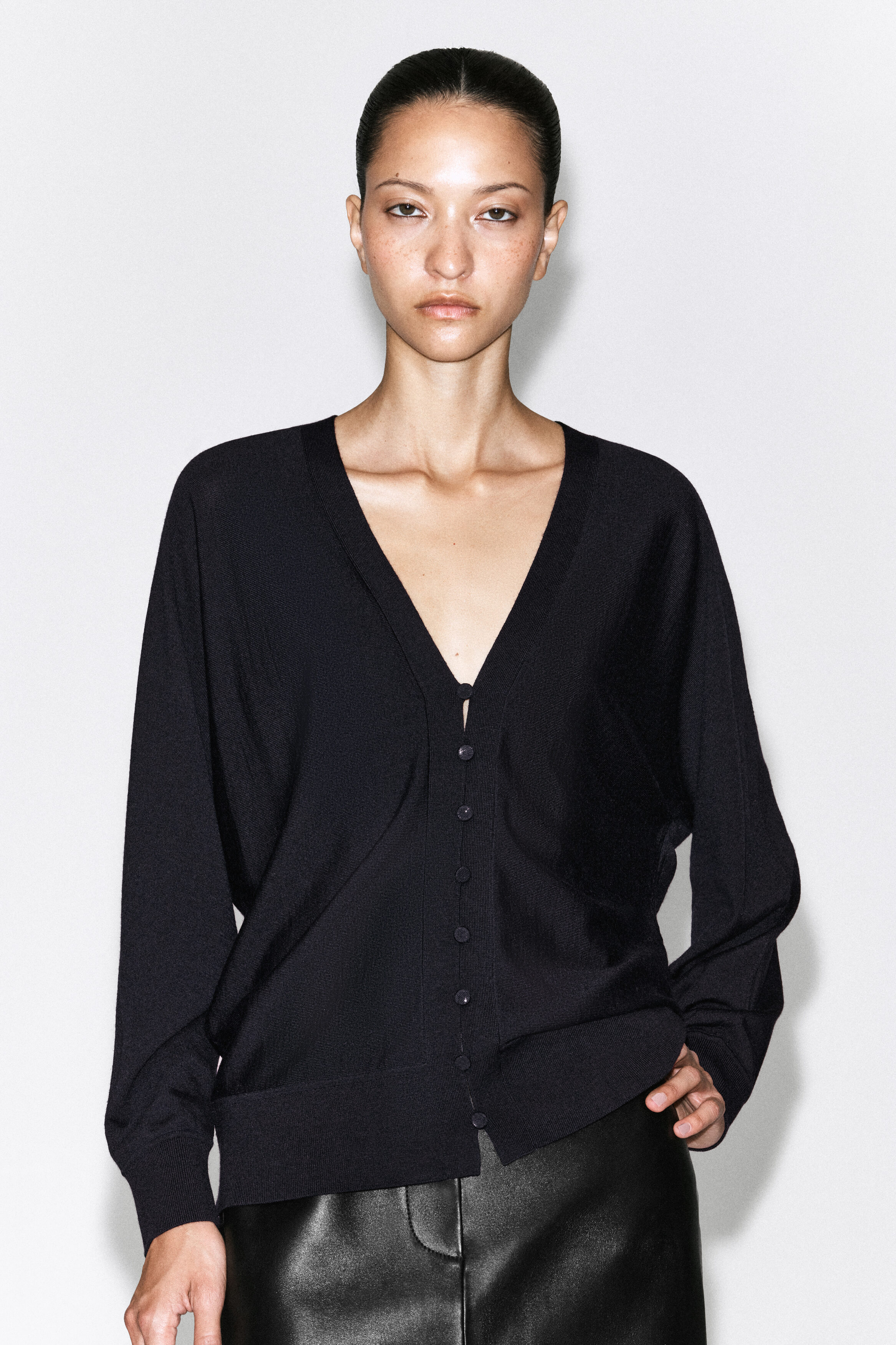 MERINO WOOL V-NECK CARDIGAN - MIDNIGHT | COS US