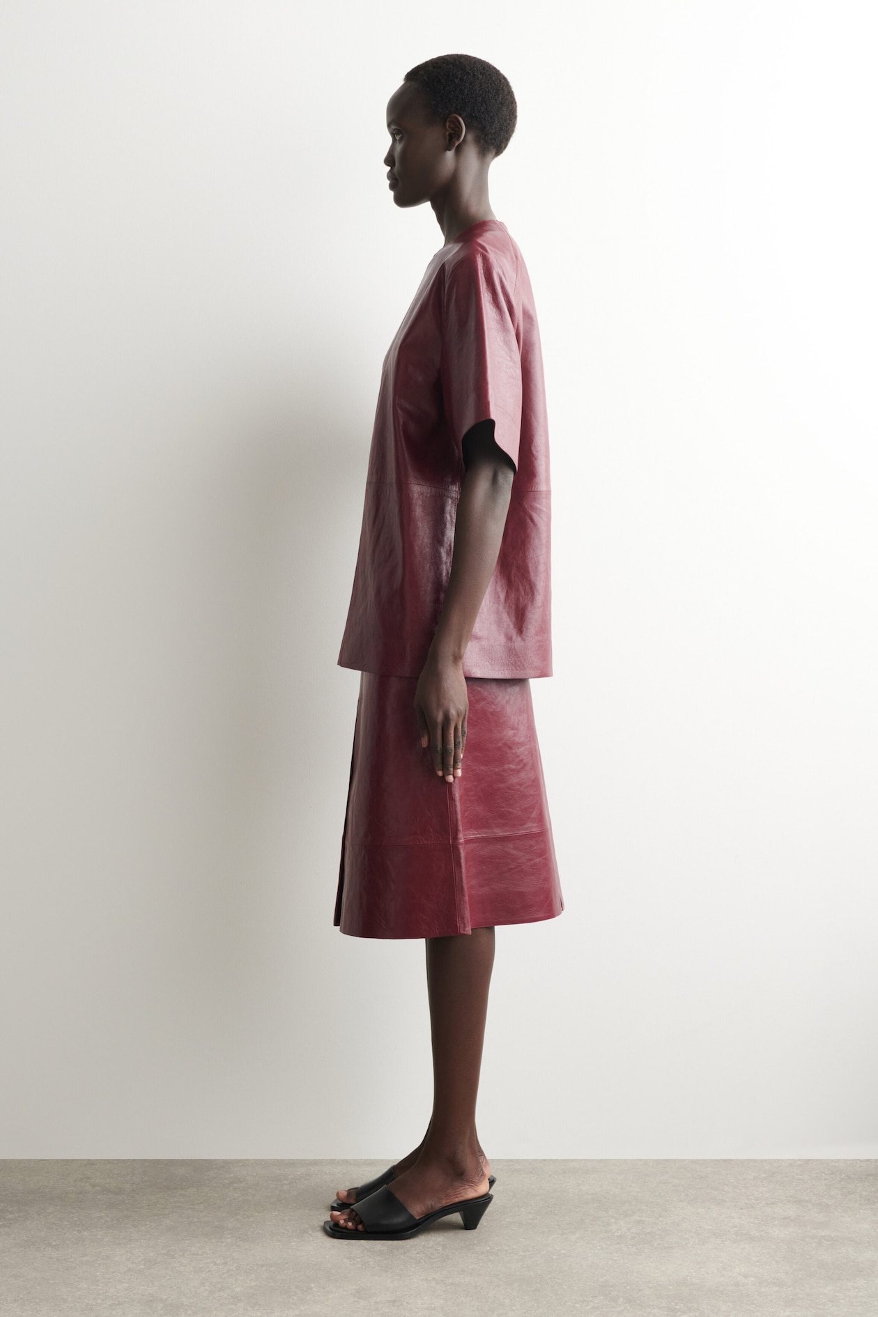 PANELLED TEXTURED-LEATHER T-SHIRT — CRIMSON