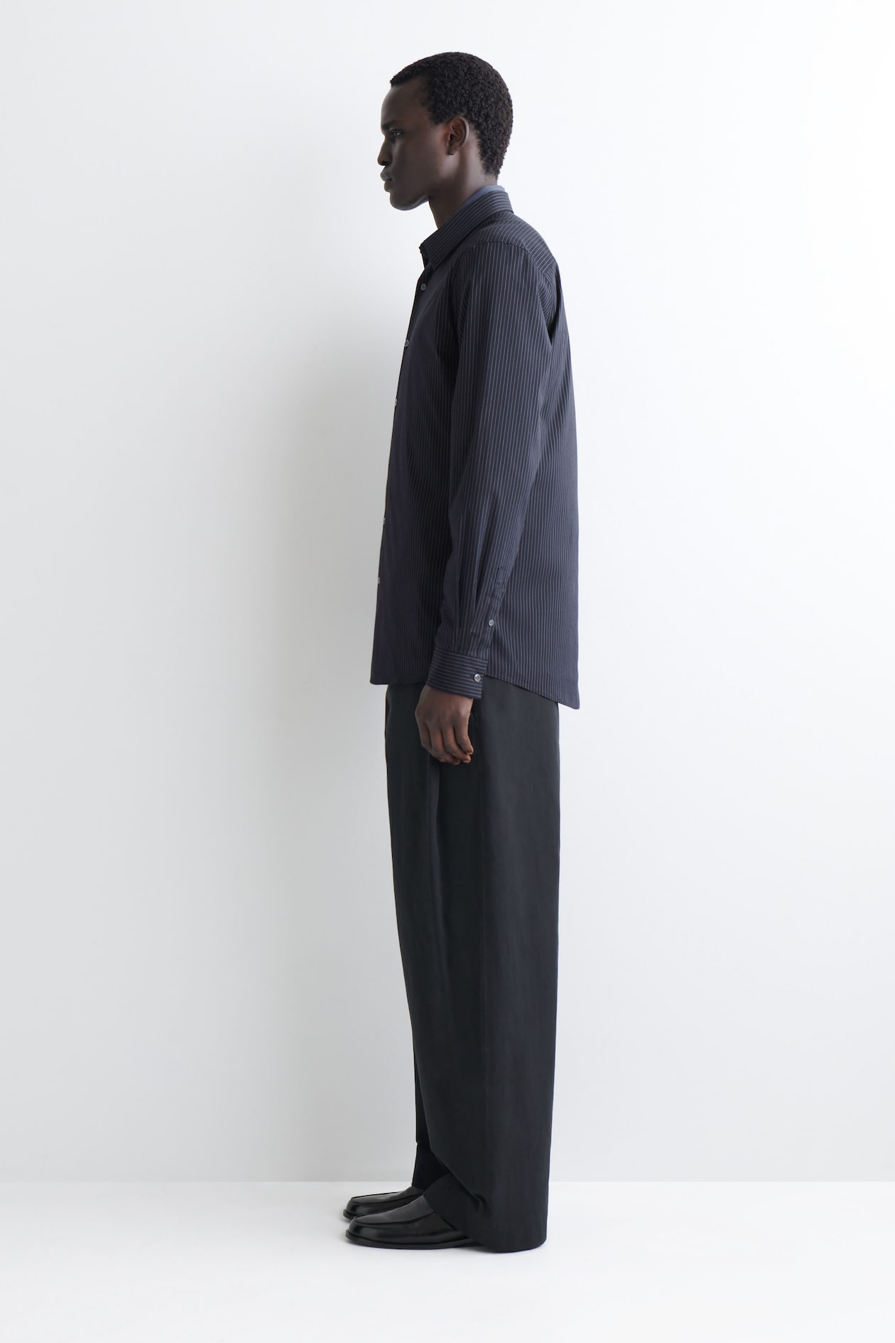 SLIM TAILORED COTTON-POPLIN SHIRT — NAVY / PINSTRIPED