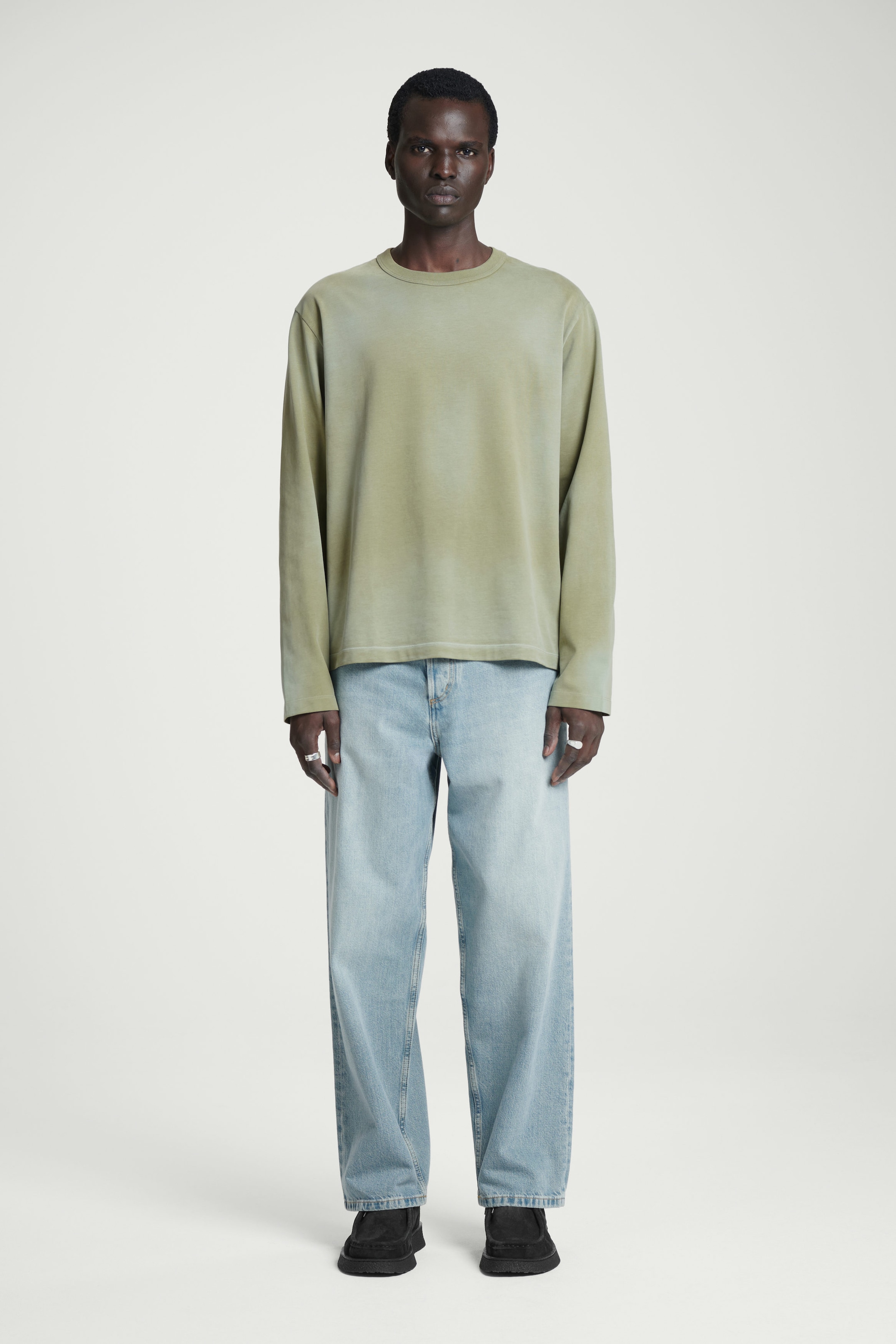 RELAXED HEAVYWEIGHT LONG-SLEEVED T-SHIRT