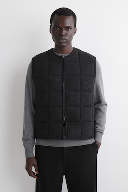 PADDED QUILTED KNITTED MERINO WOOL GILET — CHARCOAL MÉLANGE 1