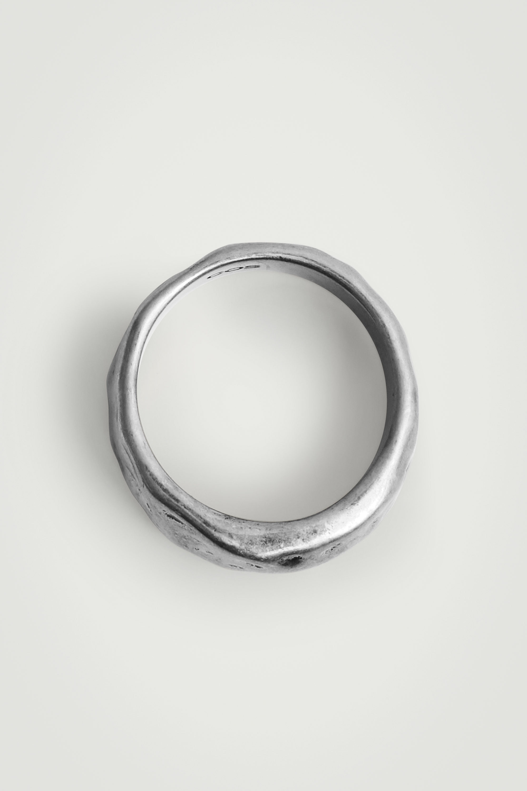 HAMMERED CHUNKY RING - SILVER | COS