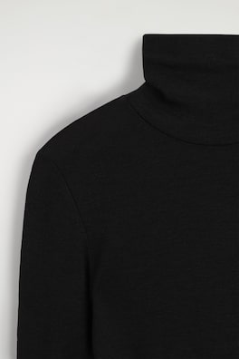 MERINO WOOL TURTLENECK TOP — BLACK 7