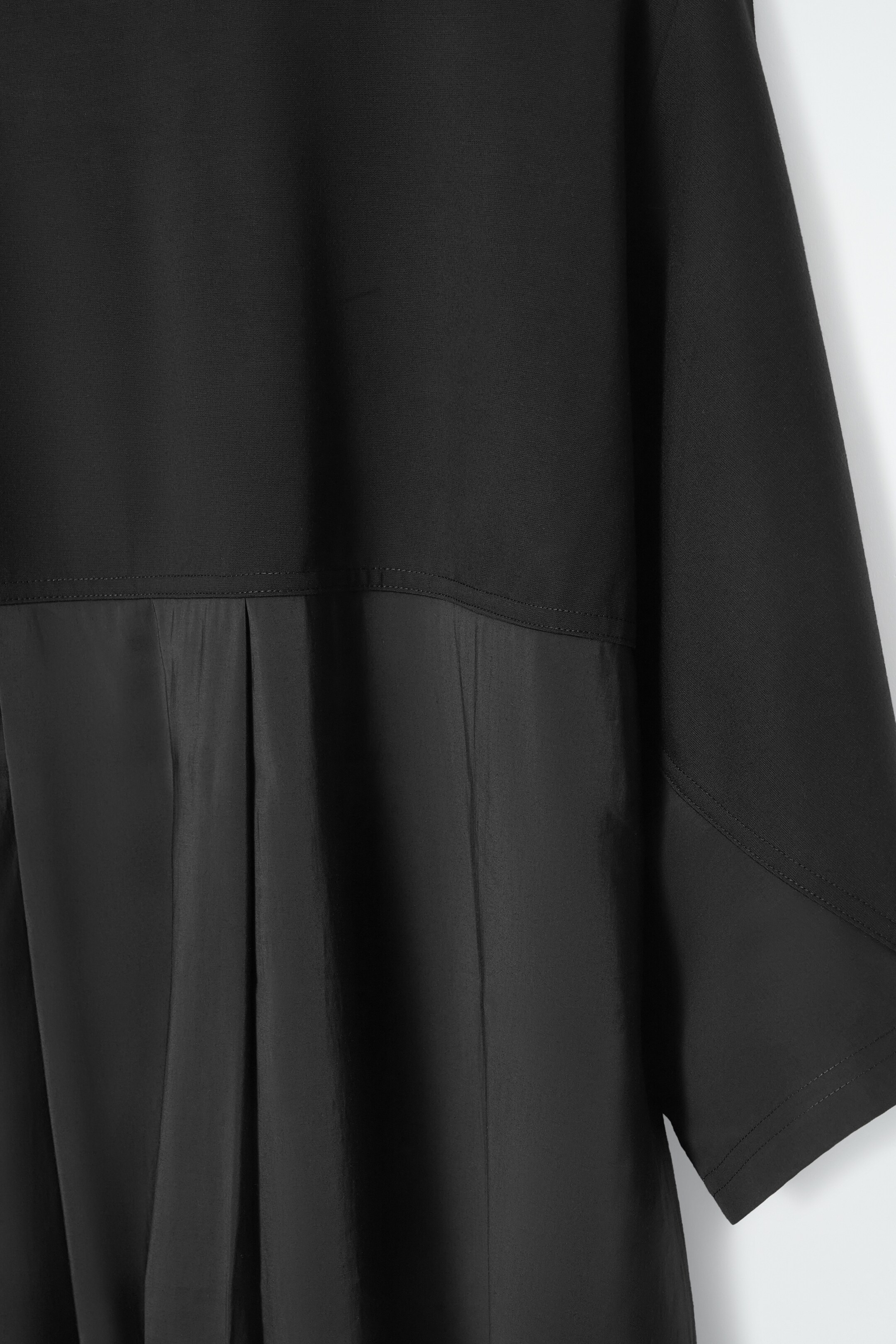 Ingrandisci l'immagine: OVERSIZED PANELLED T-SHIRT DRESS - BLACK - DONNA | H&M CH 2
