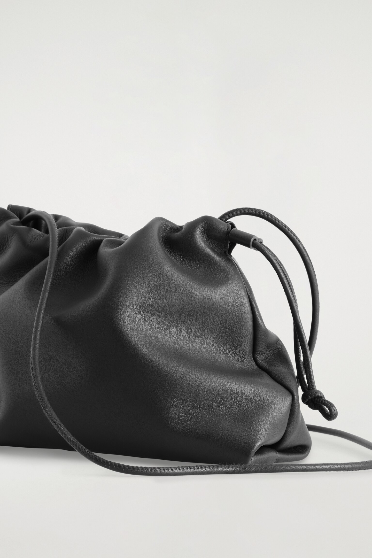 BOLSO DE MANO CAVATELLI MINI - PIEL - NEGRO/AZUL MARINO - 7