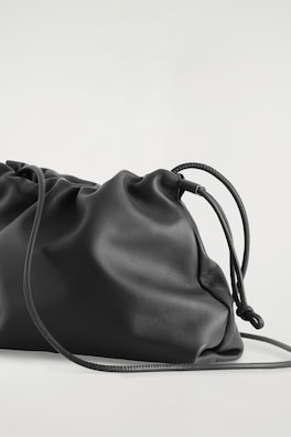 MINI CAVATELLI CLUTCH BAG - LEATHER — BLACK 4