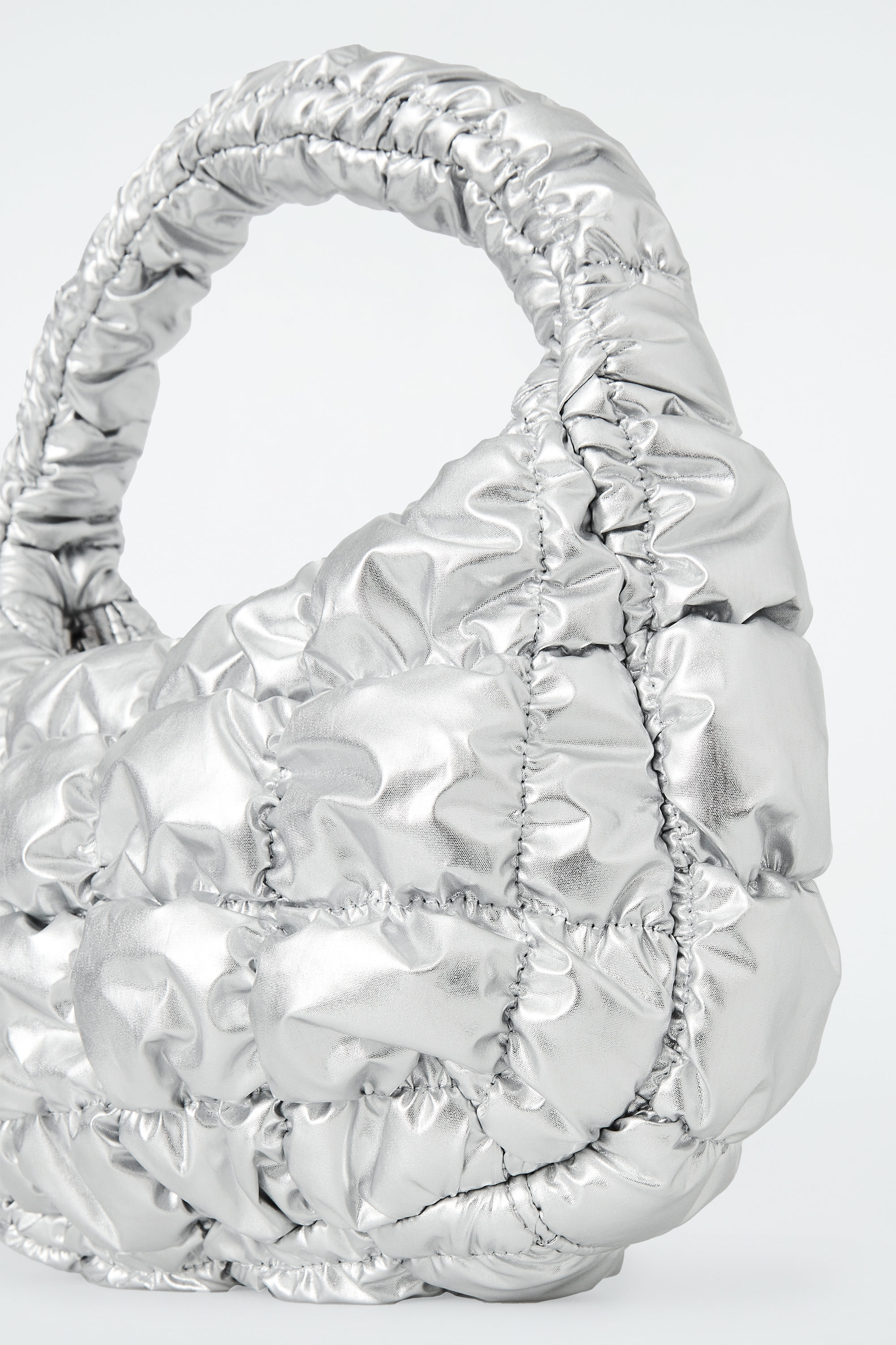 ◆人気商品◆COS QUILTED MICRO BAG SILVER◆関税/送料無料◆ QUILTED MICRO BAG - SILVER | COS