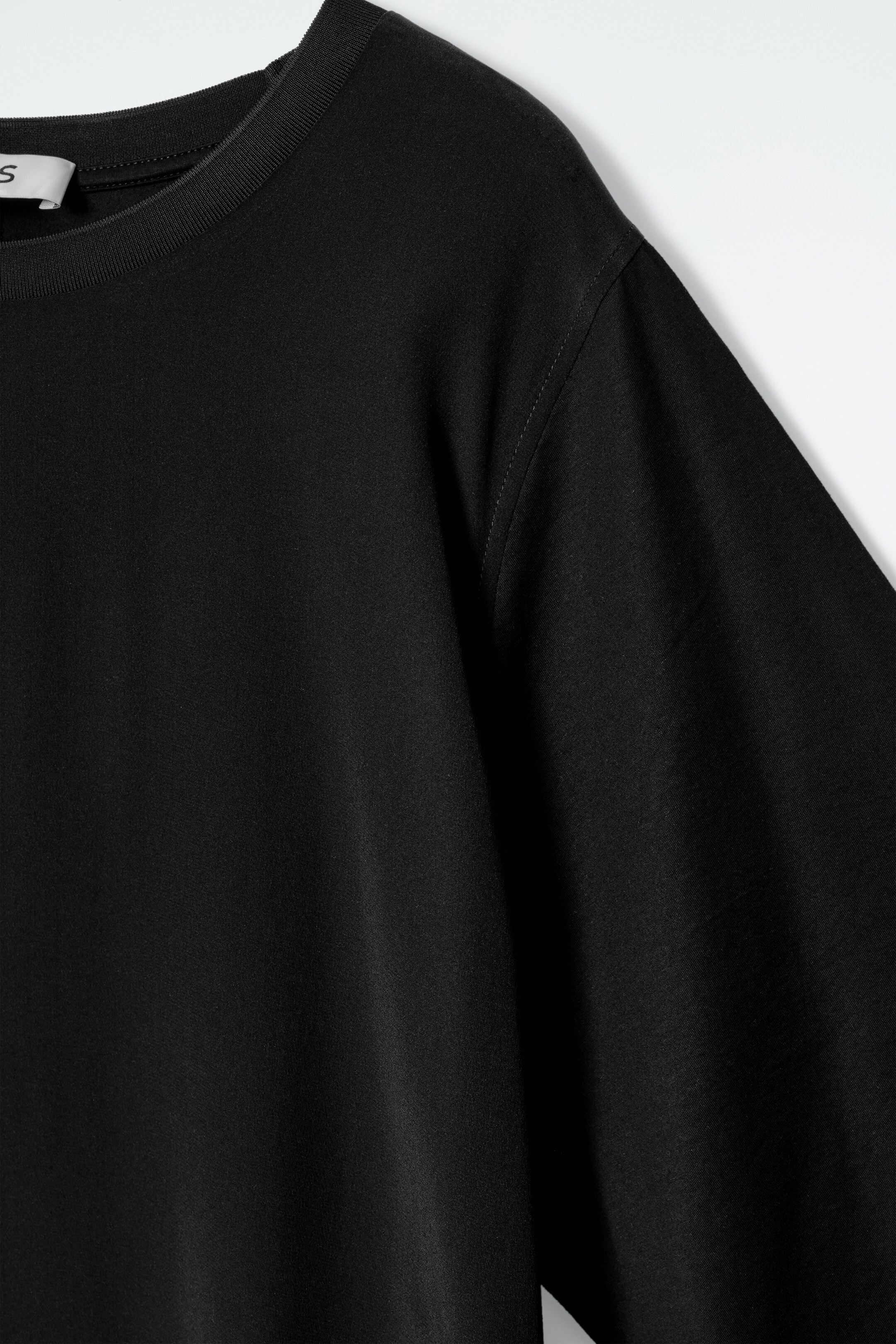 Ver imagen más grande: VESTIDO MIDI CON PANEL DE SEDA - NEGRO - MUJER | H&M ES 6