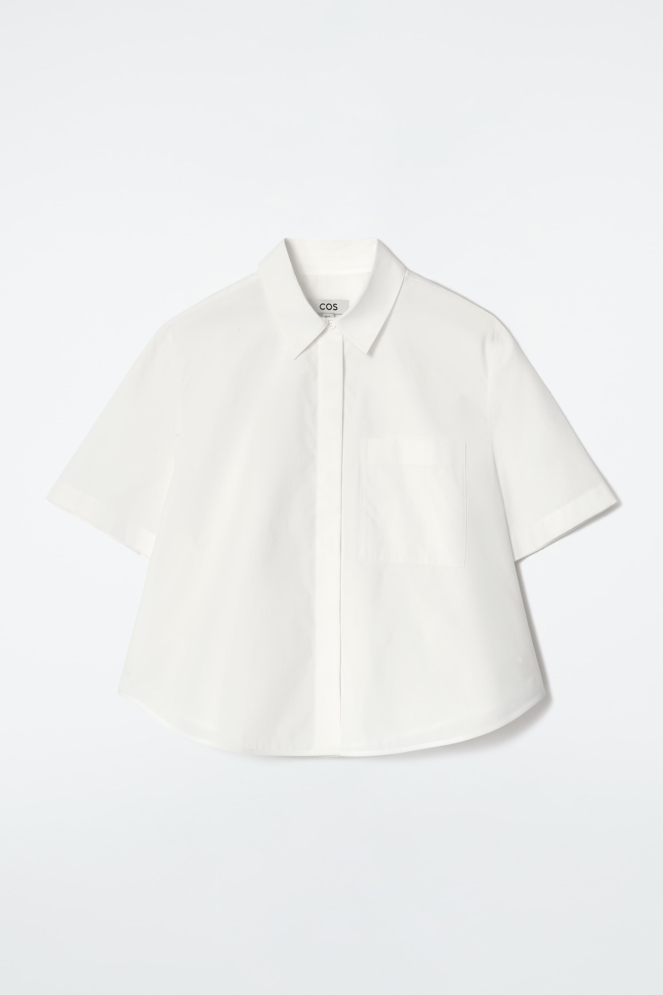Visa större bild: CROPPAD KORTÄRMAD BOMULLSSKJORTA - VIT - DAM | H&M SE 6