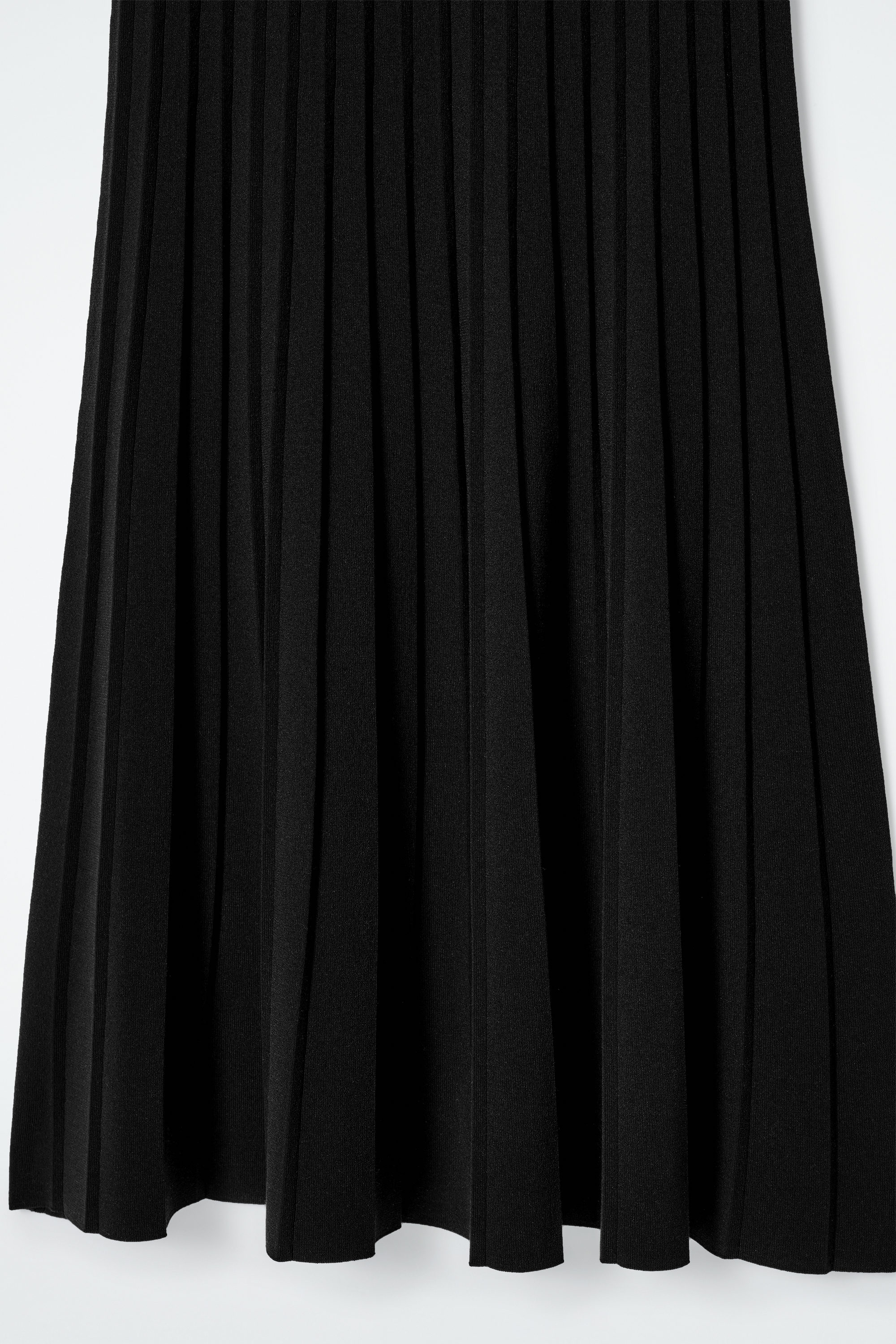 KNITTED PLEATED MAXI DRESS - BLACK | COS US