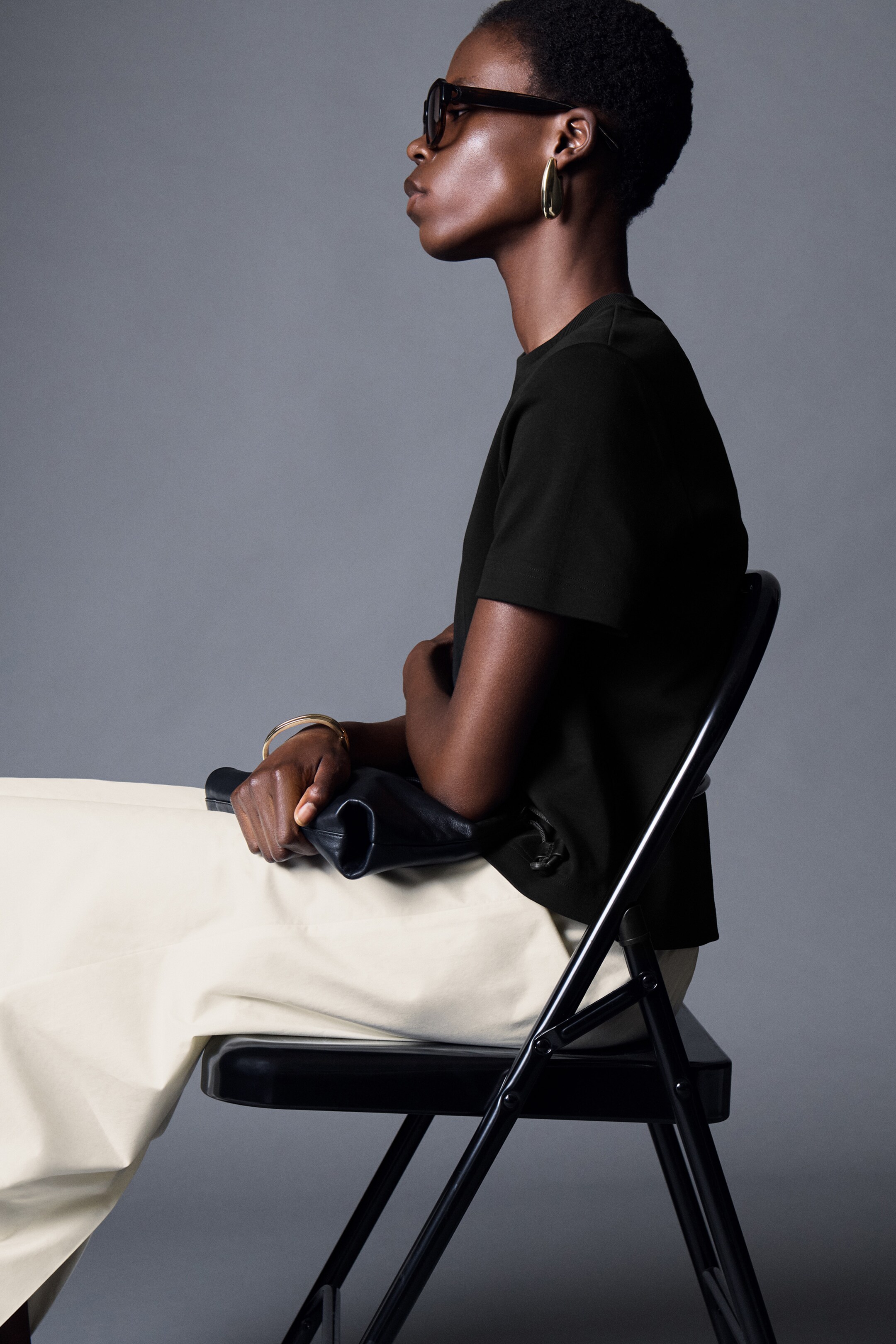 Größeres Bild ansehen: SCHLICHTES T-SHIRT MIT NORMALER PASSFORM - Schwarz - Ladies | H&M DE 4
