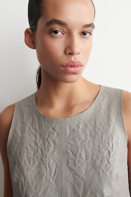 TEXTURED-LEATHER SHIFT DRESS — DOVE GRAY 5