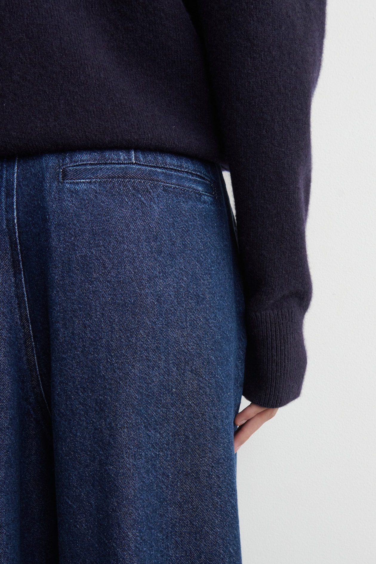 PLEATED WIDE-LEG DENIM PANTS — DARK BLUE