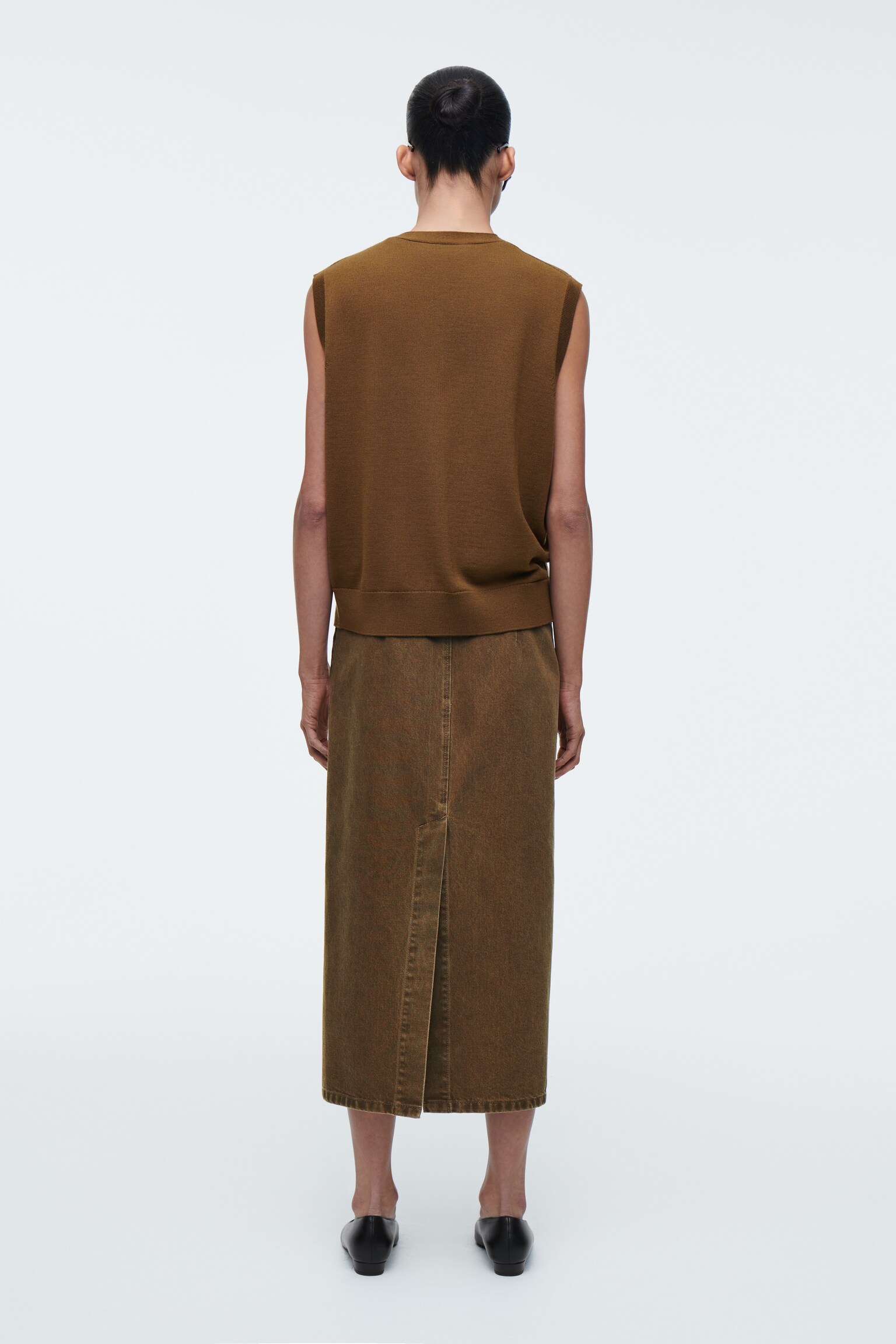 GILET À COL EN V EN LAINE MÉRINOS - BRUN/ROUGE/BLEU MARINE - 6