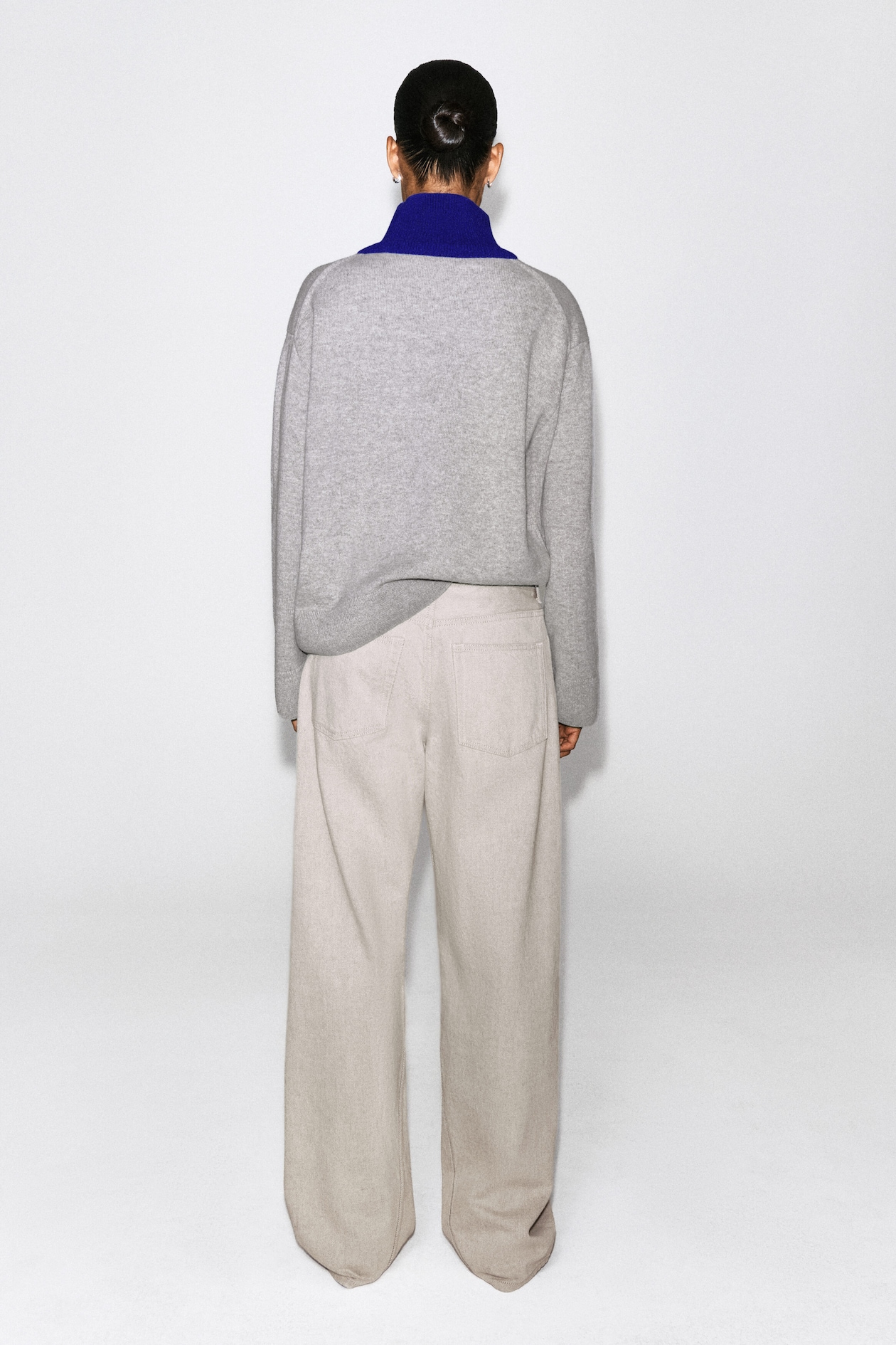 LAYERED MOCK-NECK MERINO WOOL SWEATER — GRAY / COBALT