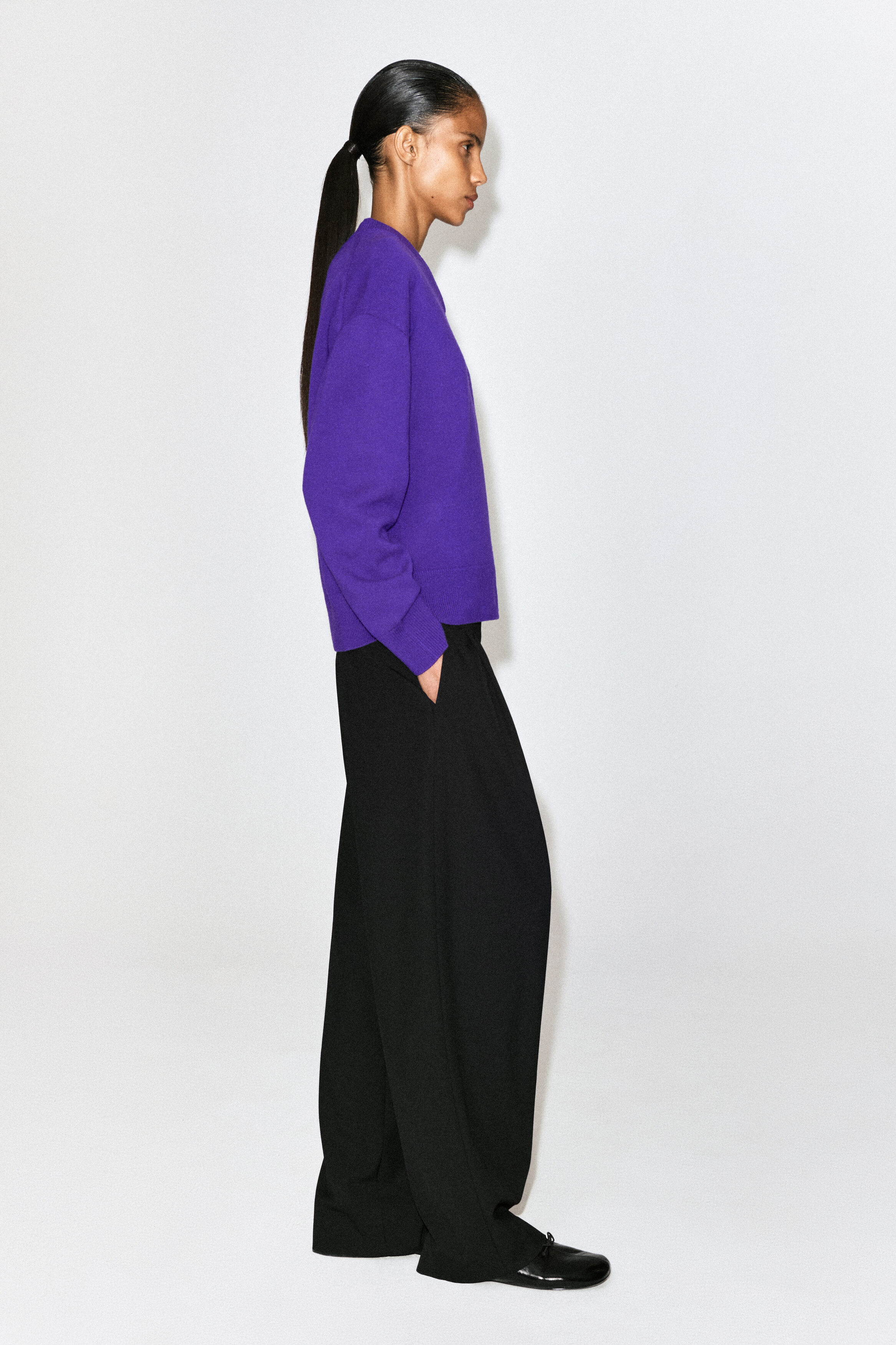 MERINO WOOL LAYERED V-NECK SWEATER - thumbnail 10