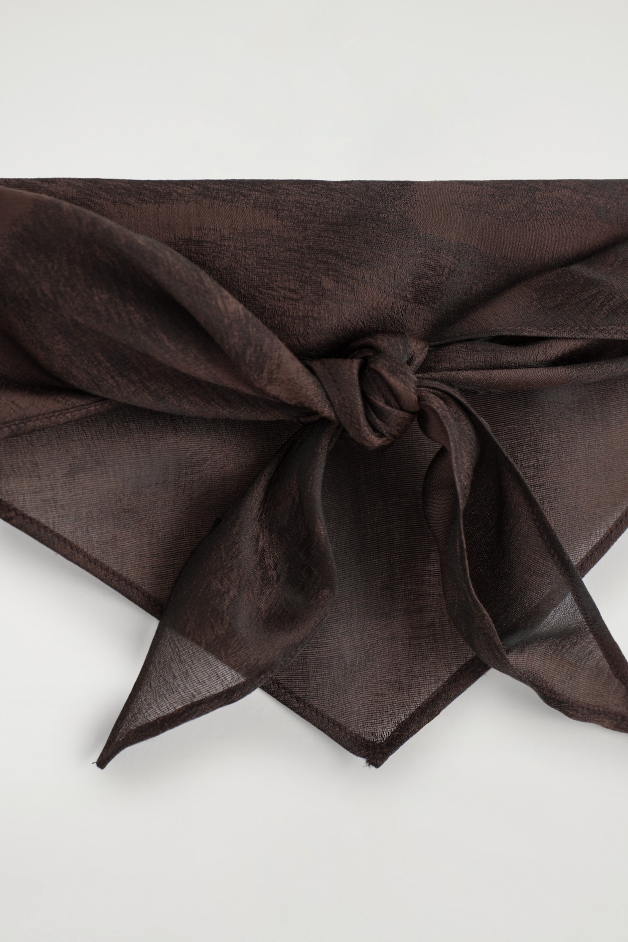 ANIMAL-JACQUARD NECK SCARF — BROWN / ANIMAL PRINT