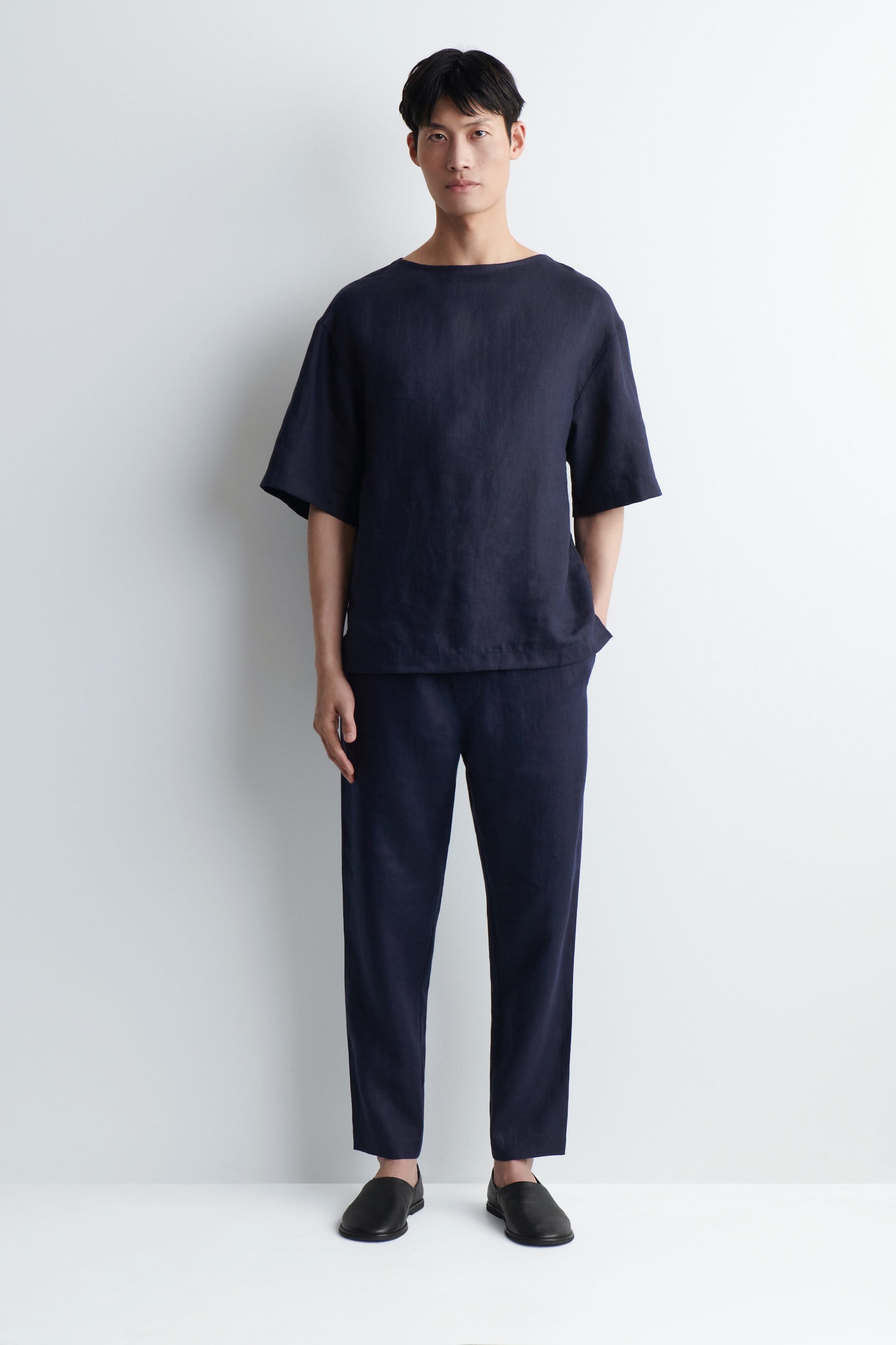 ELASTICIZED LINEN REGULAR-FIT TAPERED PANTS